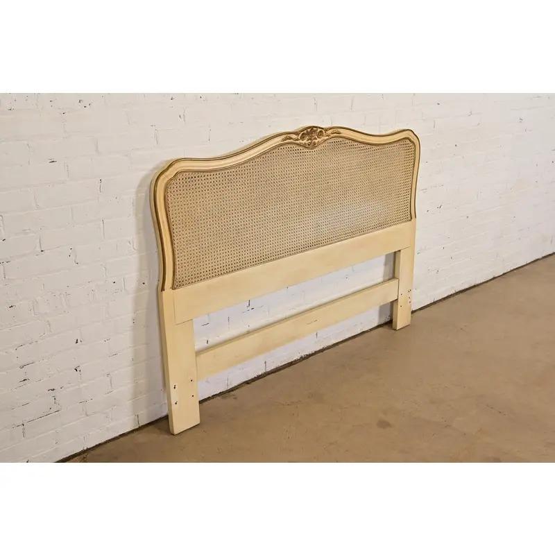 Tête de lit Queen Size de style provincial français Louis XV de Henredon, Circa 1960s Bon état - En vente à South Bend, IN