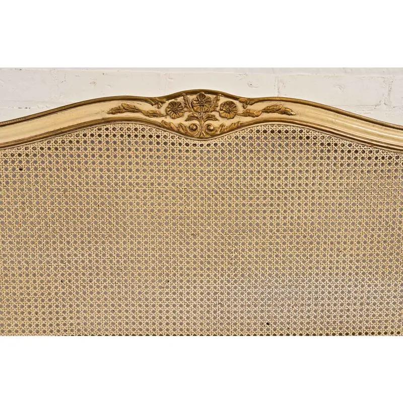 Milieu du XXe siècle Tête de lit Queen Size de style provincial français Louis XV de Henredon, Circa 1960s en vente