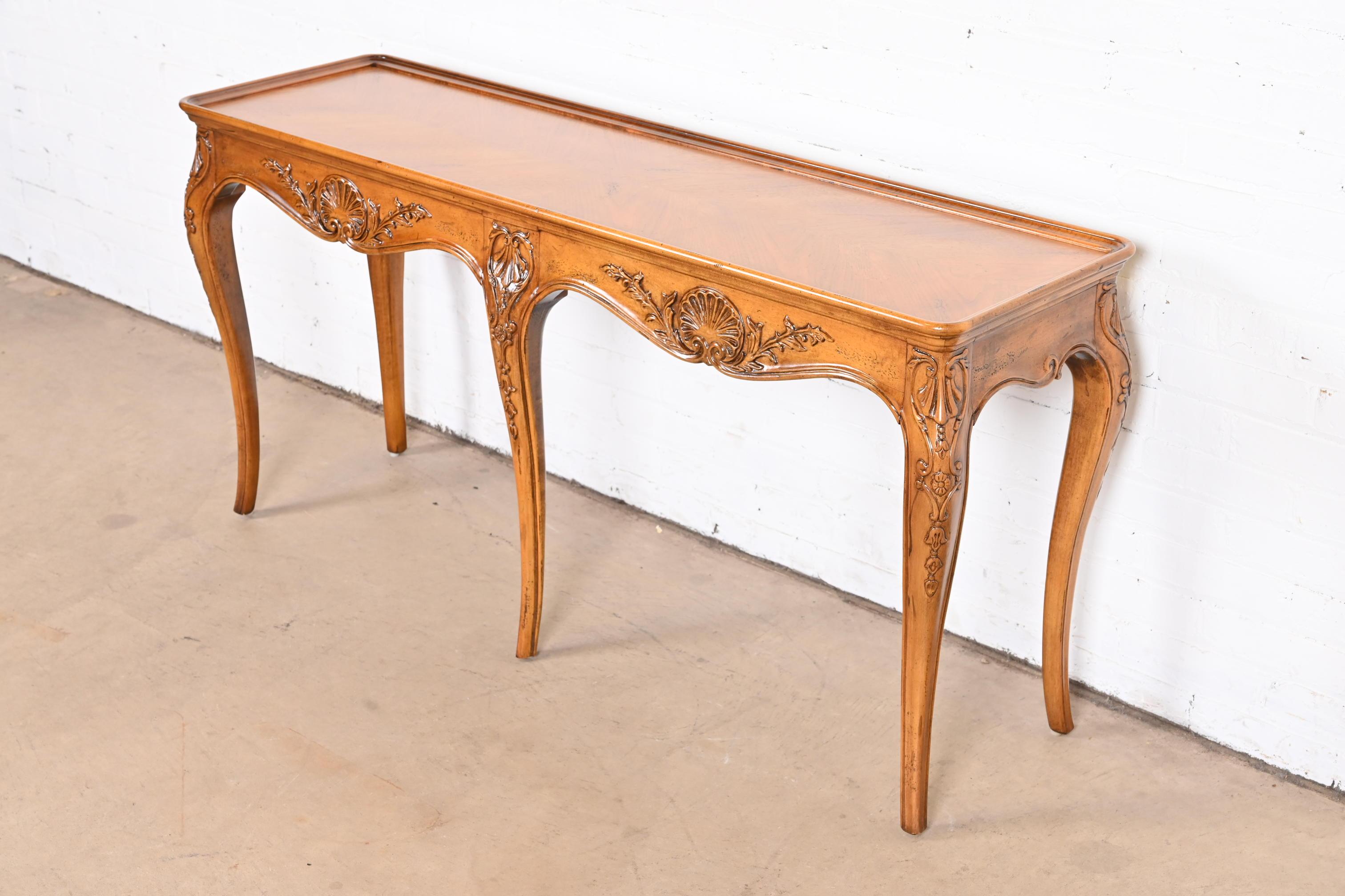 Henredon French Provincial Louis XV Walnut Console or Sofa Table, Refinished In Good Condition In South Bend, IN