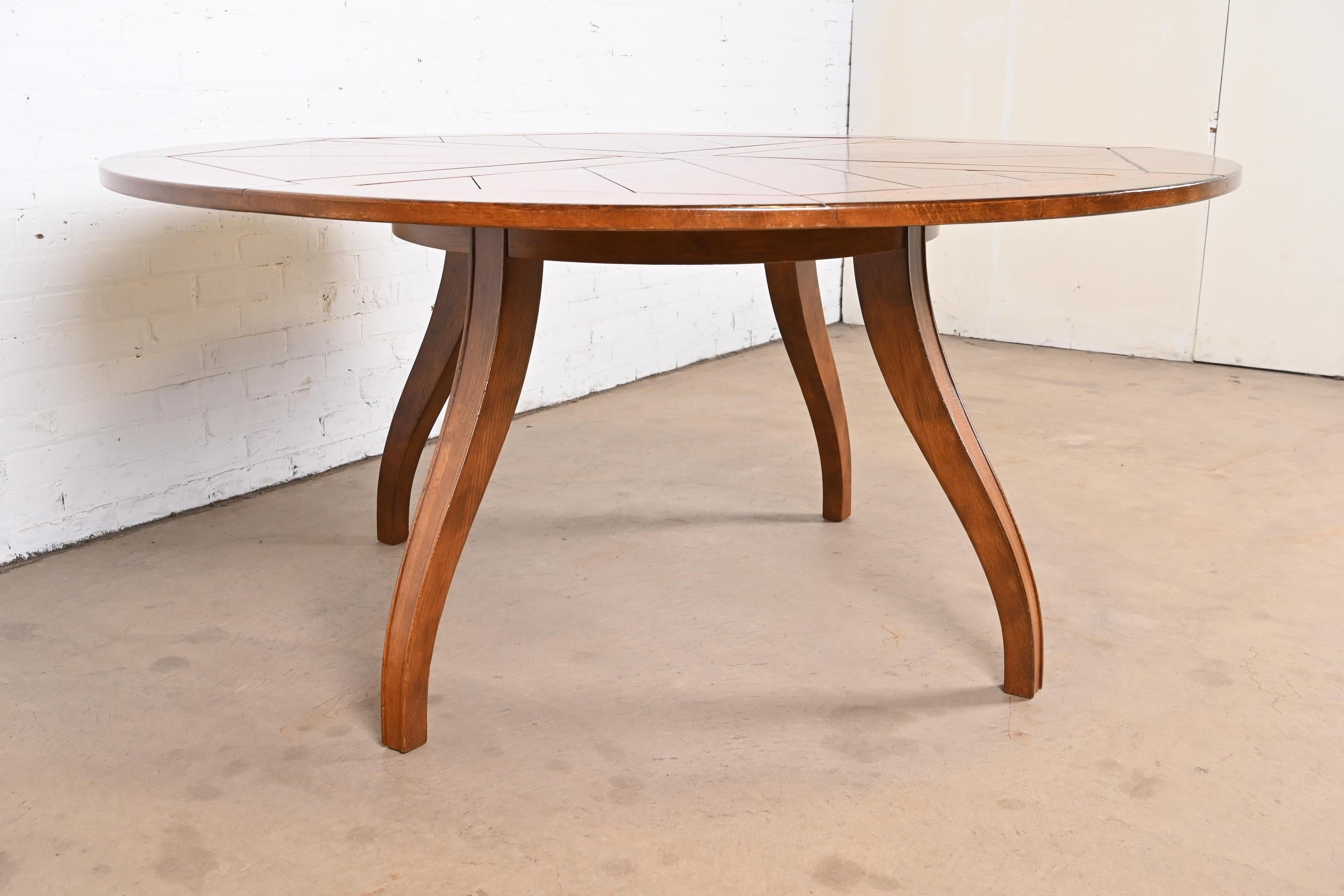 Henredon French Provincial Rustic Oak Farmhouse Round Dining Table, Restored In Good Condition In South Bend, IN
