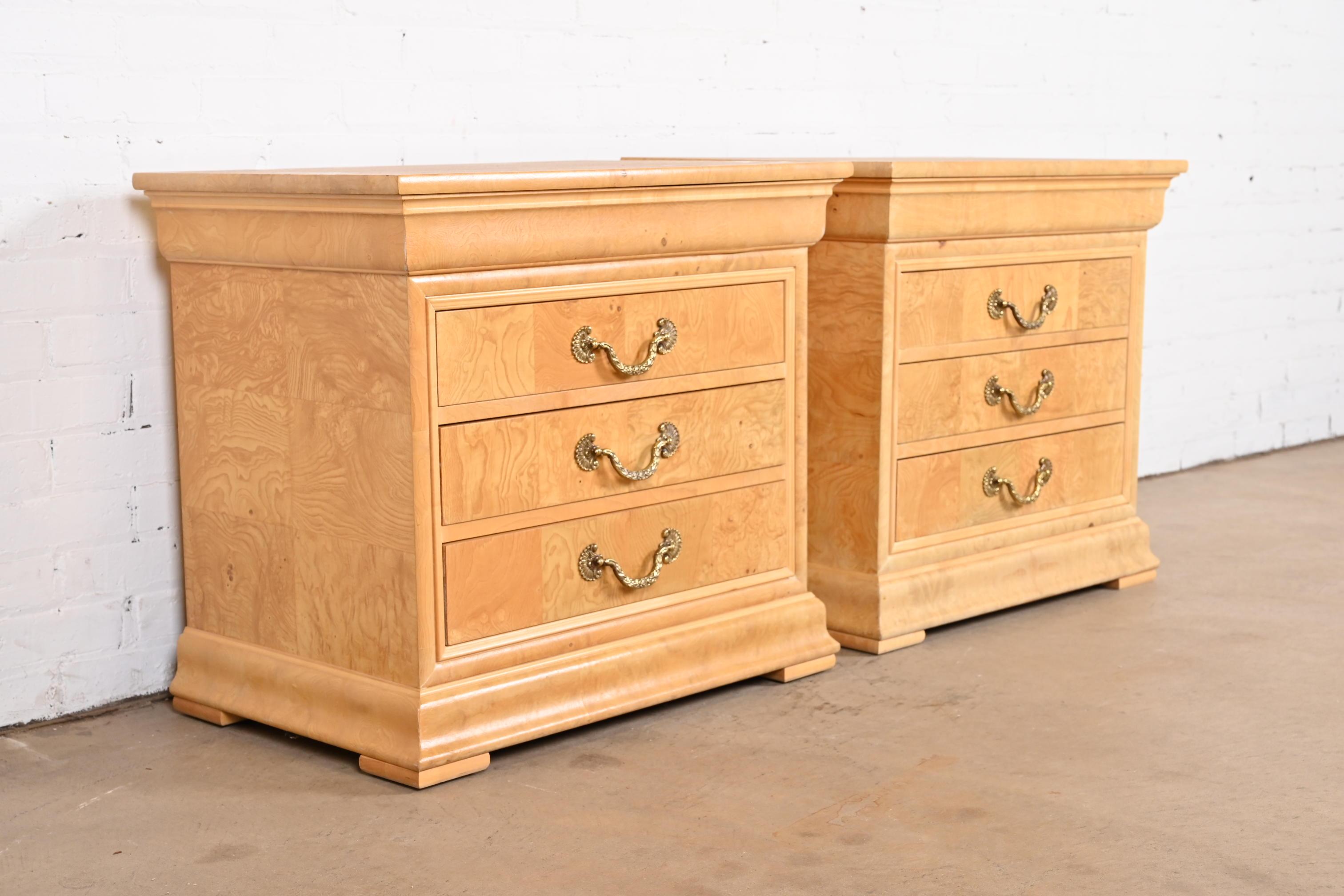 Henredon French Regency Charles X Burl Wood Bedside Chests, Pair In Good Condition For Sale In South Bend, IN
