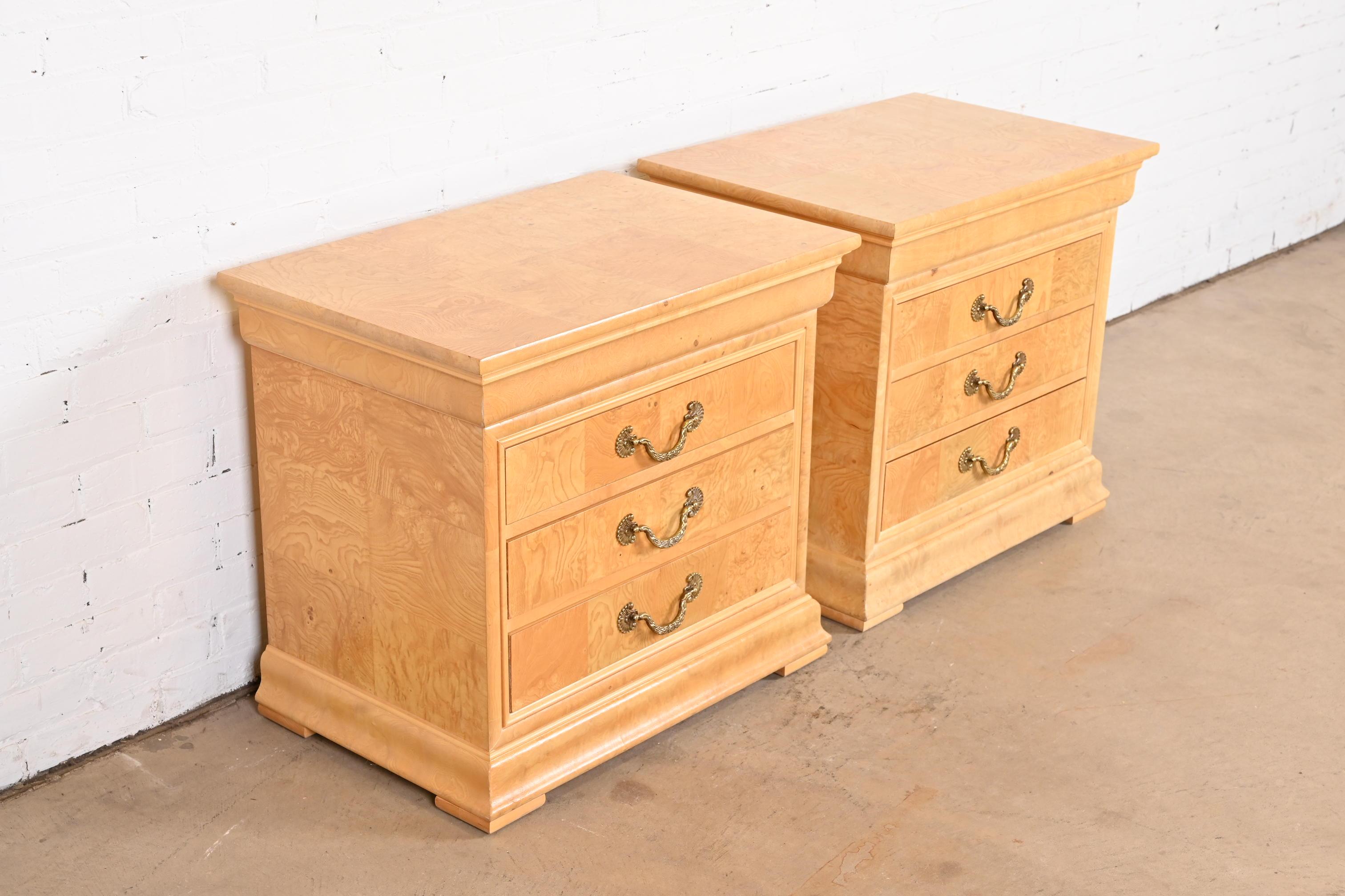 20th Century Henredon French Regency Charles X Burl Wood Bedside Chests, Pair For Sale