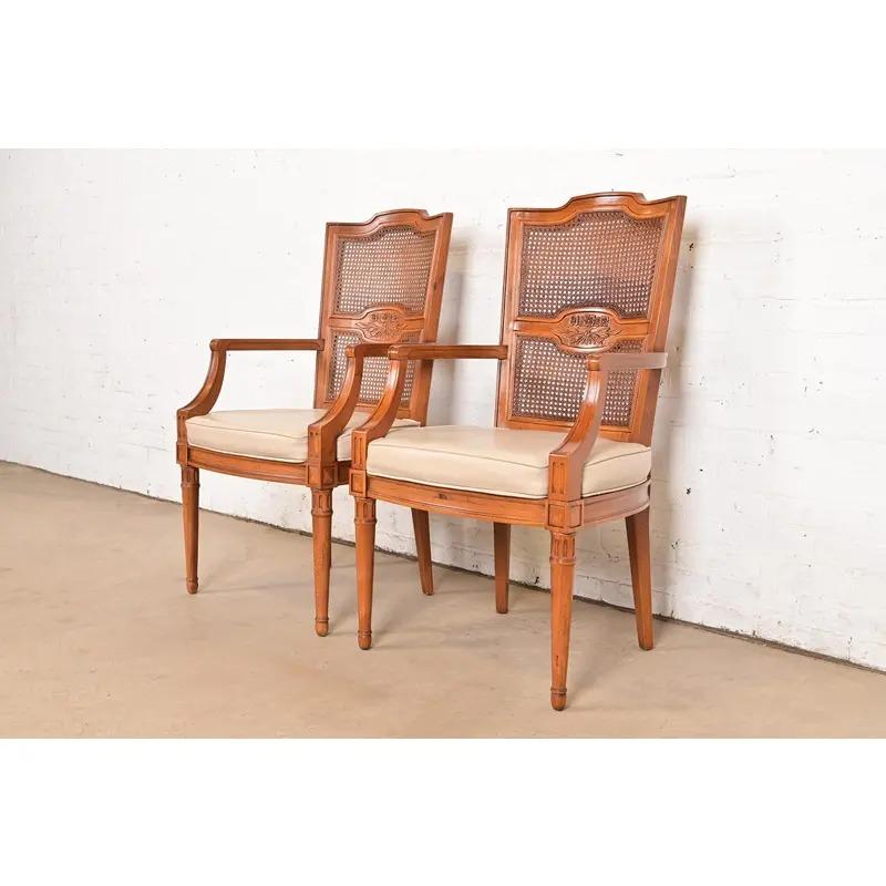 Paire de fauteuils ou de chaises de capitaine de salle à manger de style Régence française Louis XVI, Henredon Bon état - En vente à South Bend, IN