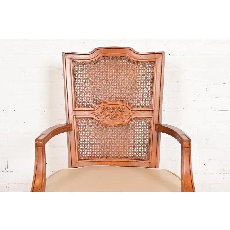 Paire de fauteuils ou de chaises de capitaine de salle à manger de style Régence française Louis XVI, Henredon en vente 1