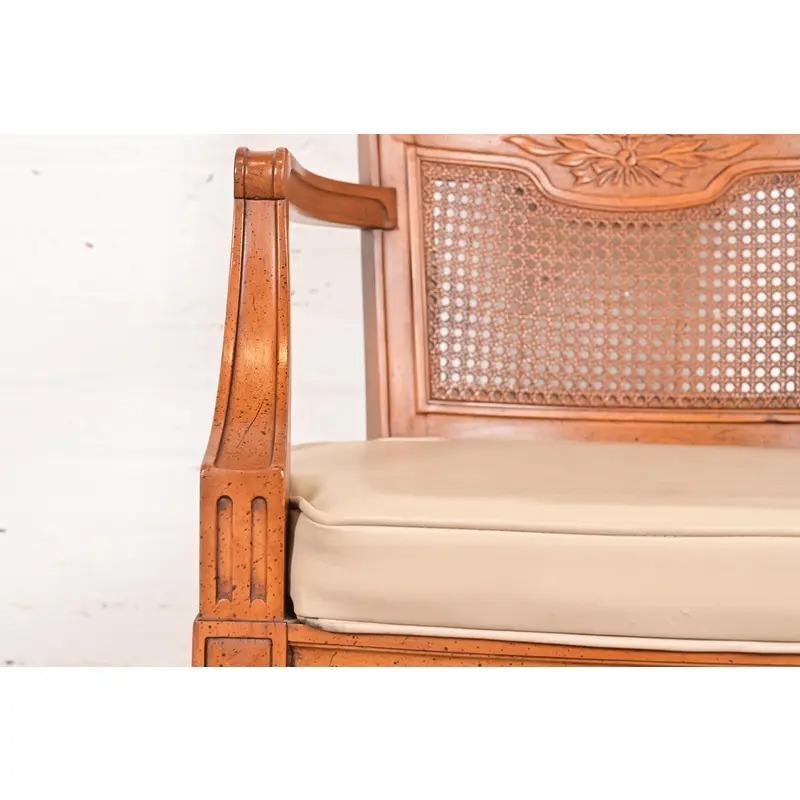 Paire de fauteuils ou de chaises de capitaine de salle à manger de style Régence française Louis XVI, Henredon en vente 2