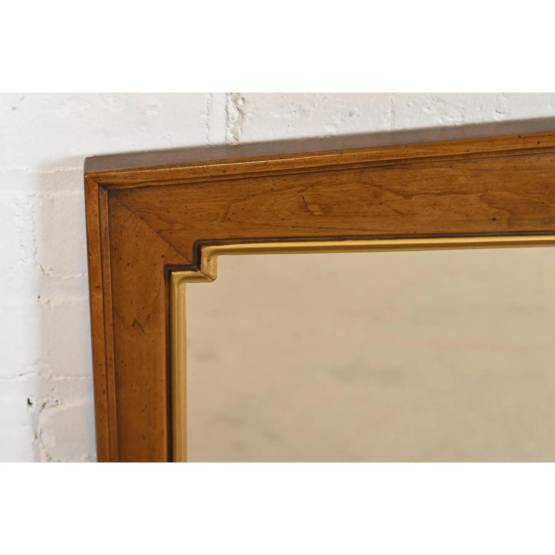 Espejo de Pared Henredon Regencia Francesa Luis XVI Tallado en Madera de Cerezo y Dorado en venta 1