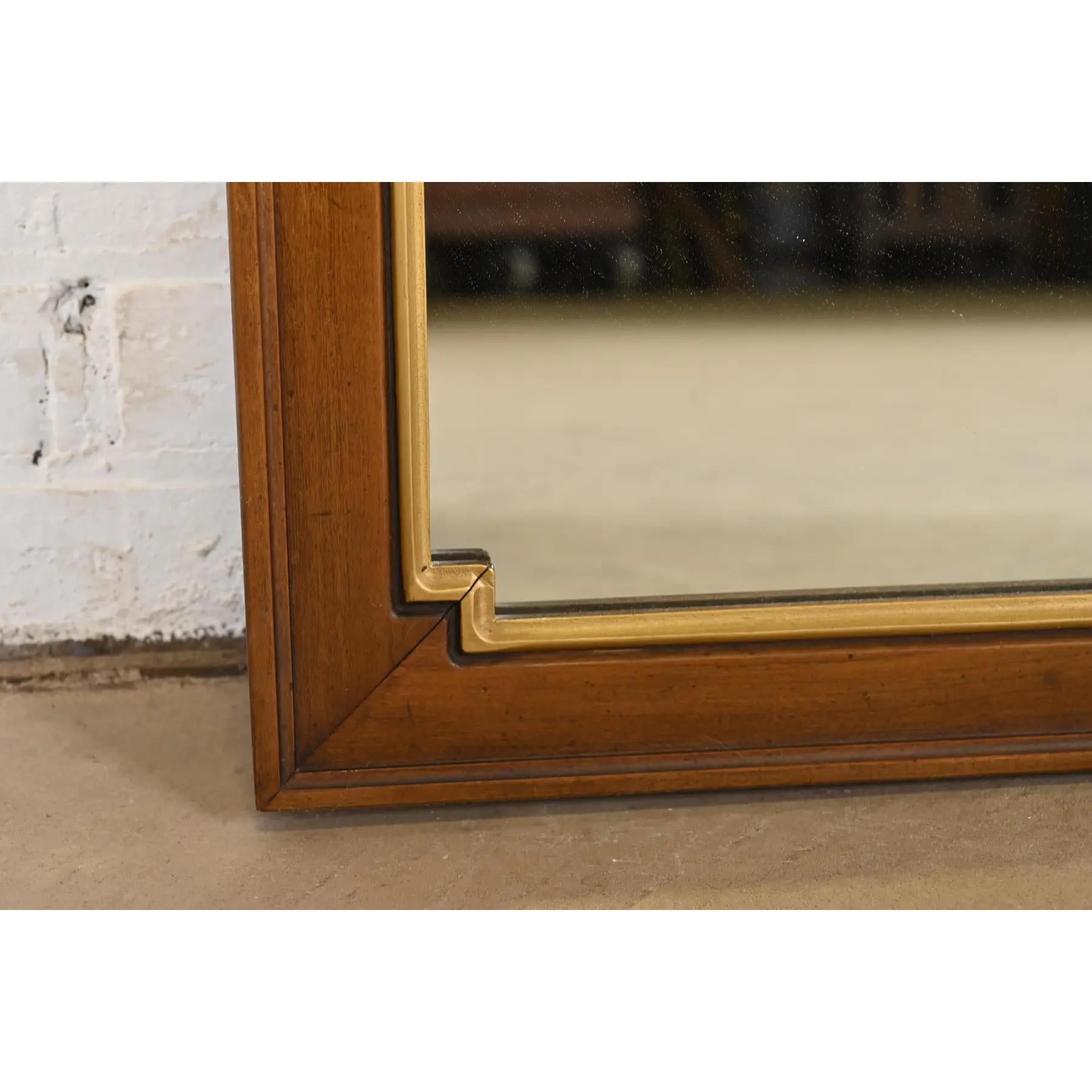 Espejo de Pared Henredon Regencia Francesa Luis XVI Tallado en Madera de Cerezo y Dorado en venta 3
