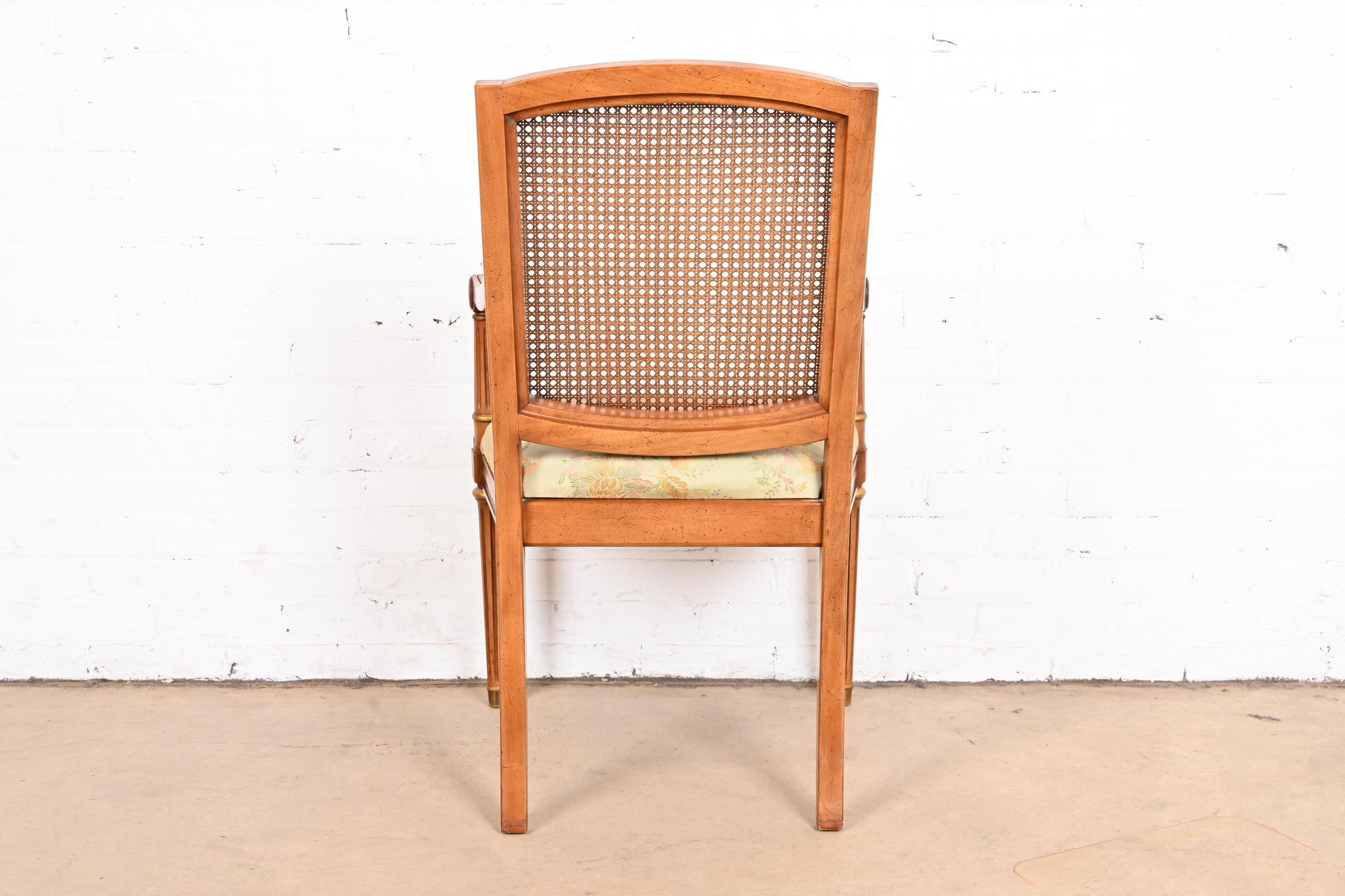 Französischer Regency-Sessel aus geschnitztem Kirschbaumholz mit Rohrrückenlehne, Louis XVI.-Stil, 1960er Jahre im Angebot 4