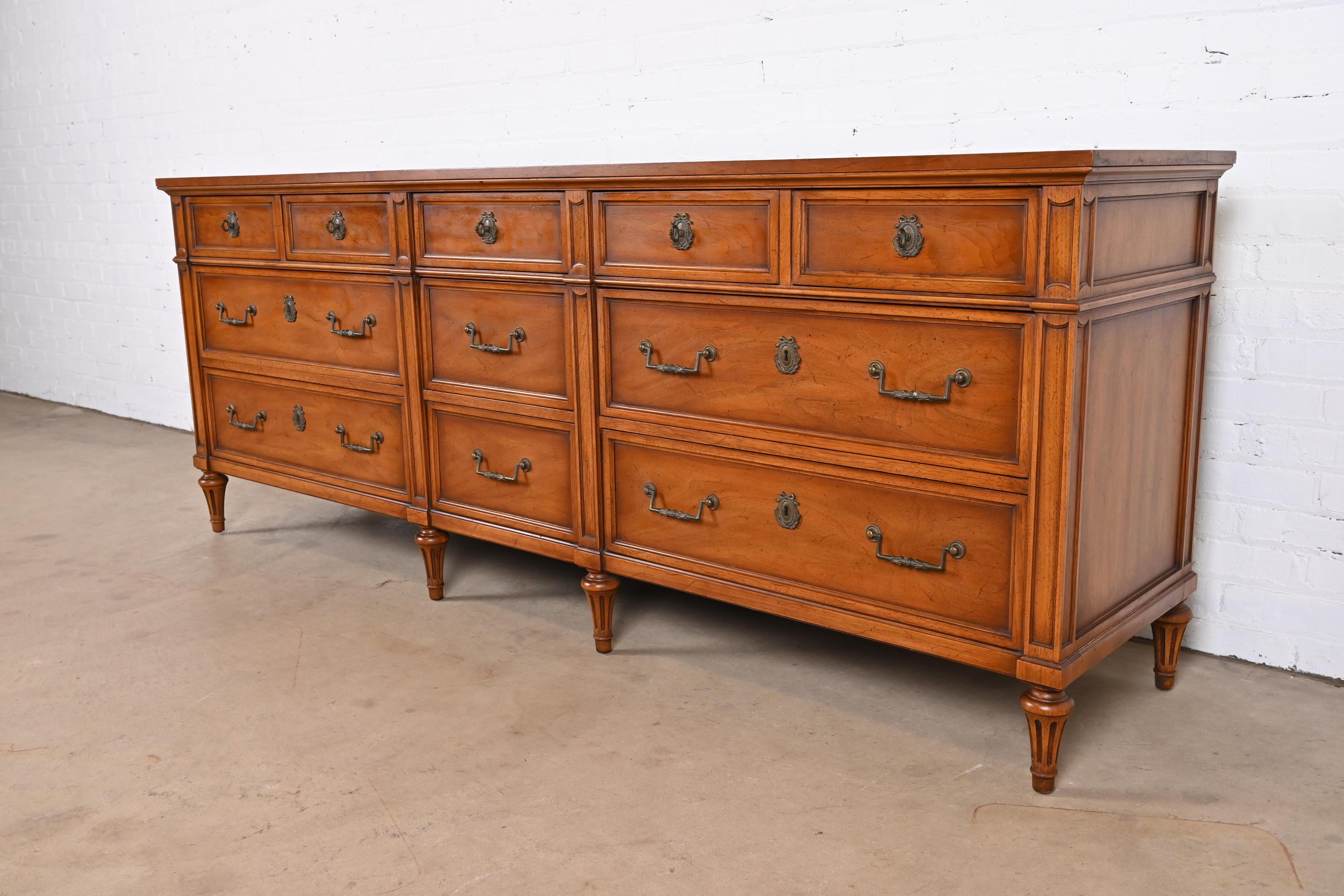 Henredon French Regency Louis XVI Carved Cherry Wood Long Dresser or Credenza In Good Condition In South Bend, IN