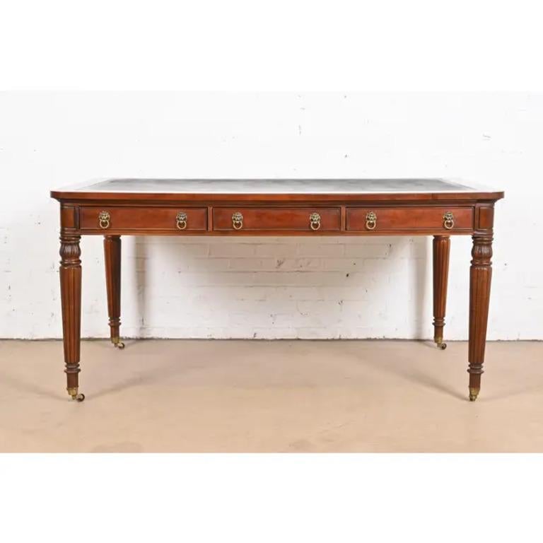 Henredon French Regency Louis XVI Carved Mahogany Leather Top Bureau Plat Desk In Good Condition In South Bend, IN