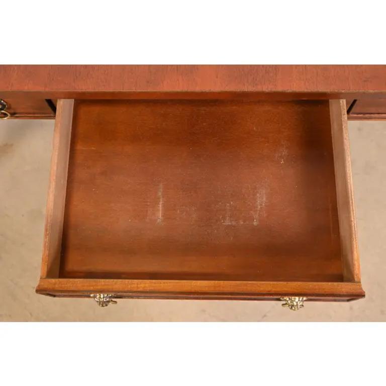 Henredon French Regency Louis XVI Carved Mahogany Leather Top Bureau Plat Desk 3