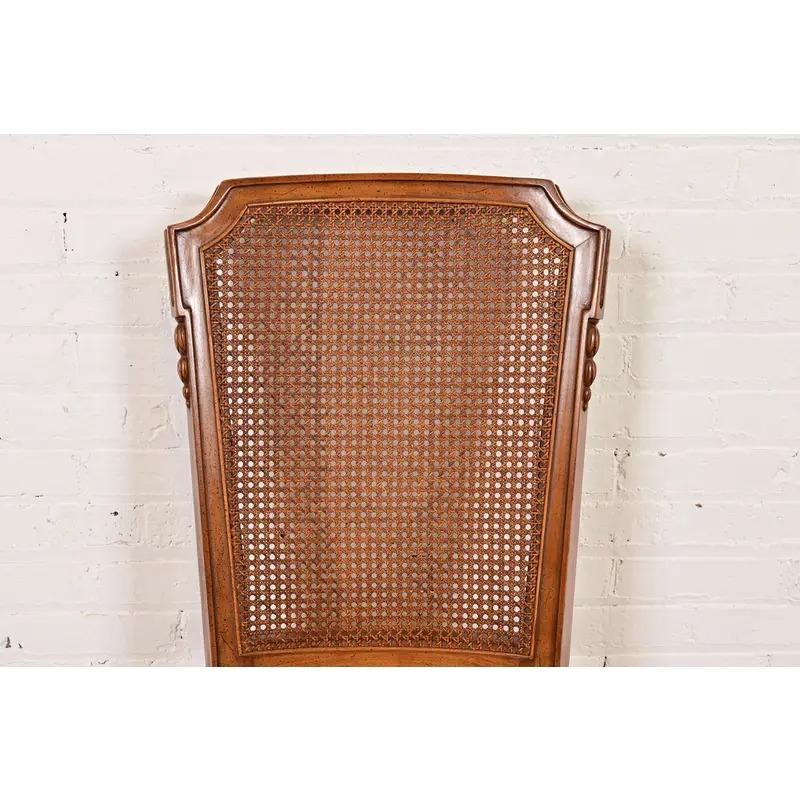 Henredon - Sedie da pranzo in noce intagliate in stile Reggenza francese Luigi XVI, set di quattro persone 1