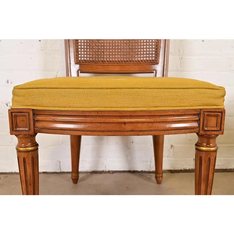 Henredon - Sedie da pranzo in noce intagliate in stile Reggenza francese Luigi XVI, set di quattro persone 3