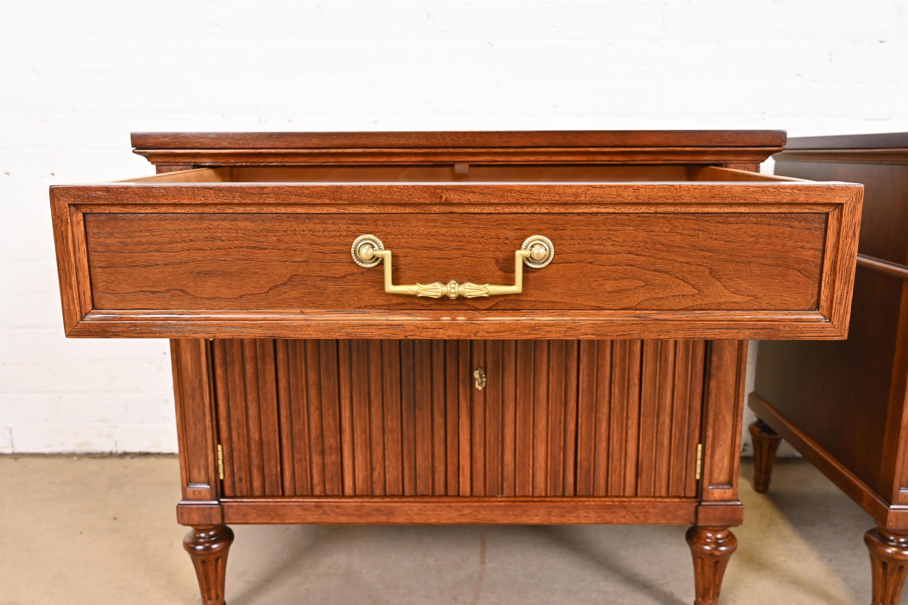 Henredon French Regency Louis XVI Carved Walnut Nightstands, Newly Refinished For Sale 1