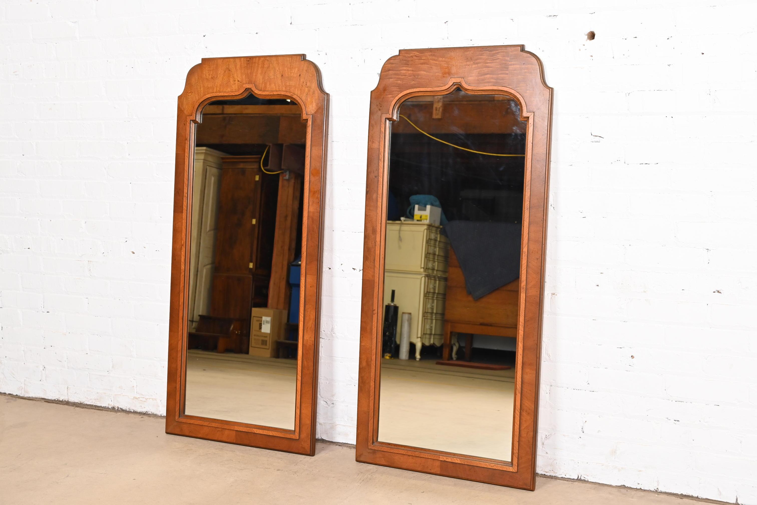 Henredon French Regency Louis XVI Carved Walnut Tall Wall Mirrors, Pair In Good Condition In South Bend, IN