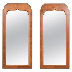 Paire de grands miroirs muraux en noyer sculpté de style Régence française Louis XVI, Henredon