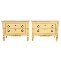 Commodes de chevet de style Régence française Louis XVI laquées crème, Circa 1960