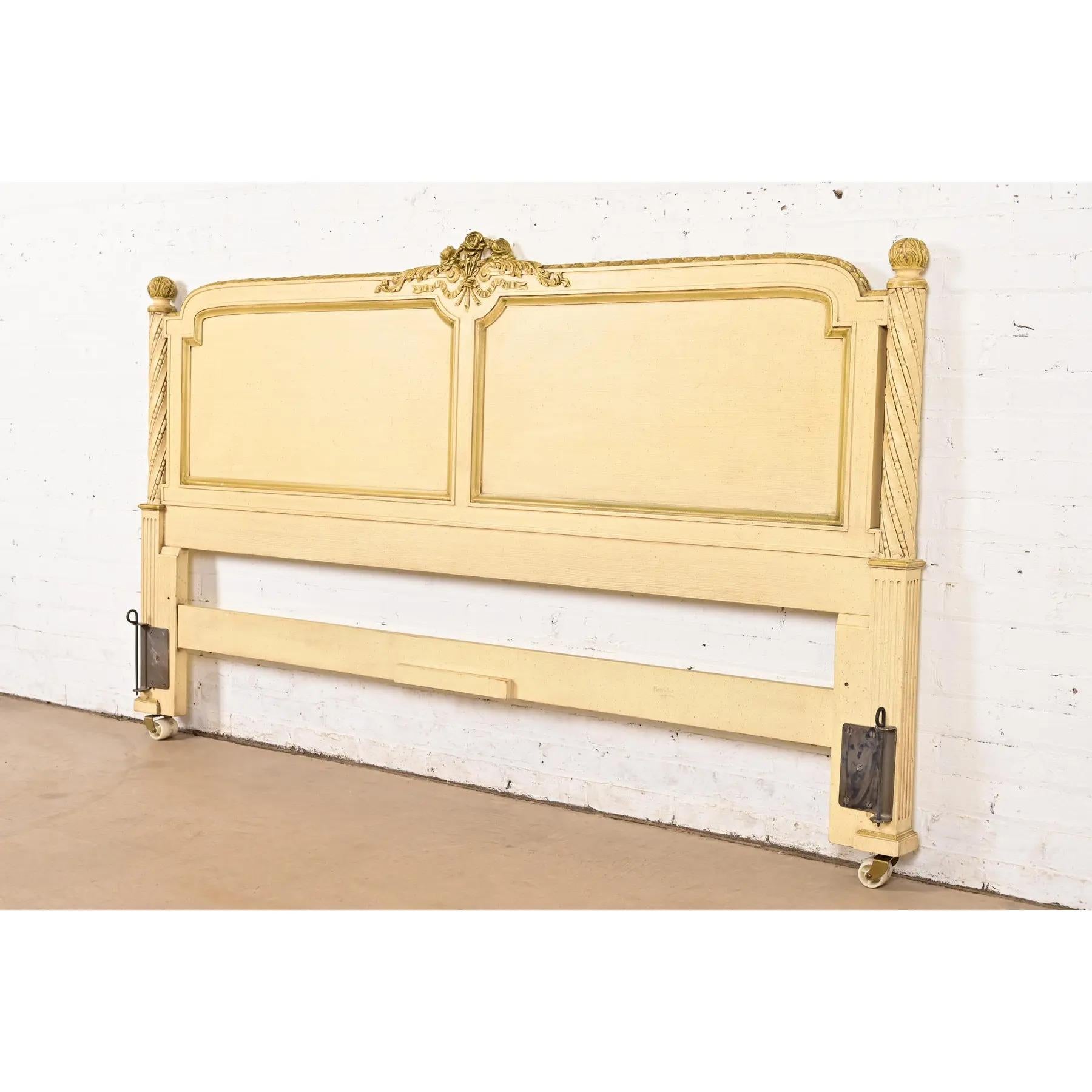 Henredon Testiera king size laccata crema Luigi XVI Regency francese In condizioni buone in vendita a South Bend, IN