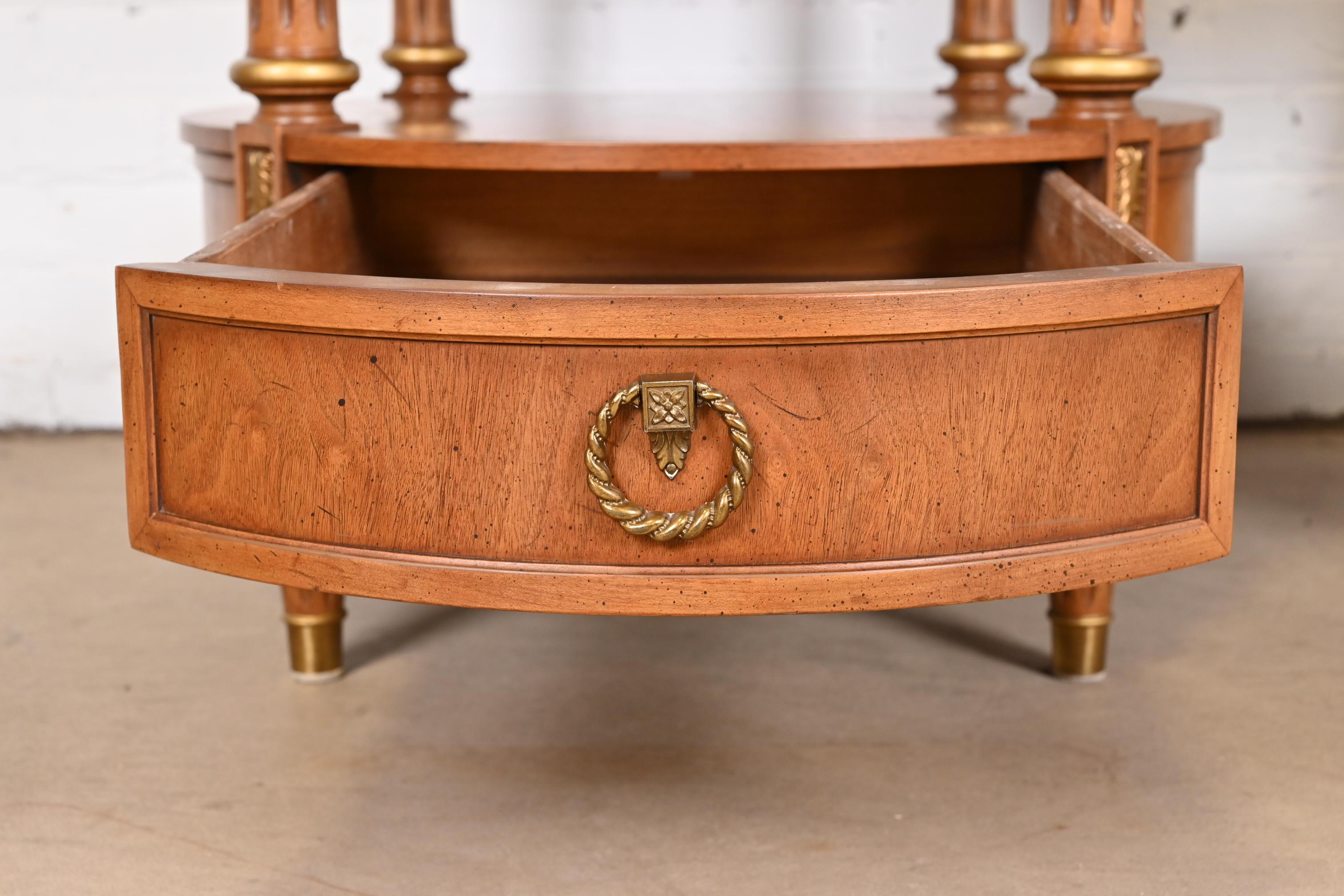 Henredon Französische Regency-Nachttische aus Obstholz und vergoldet, Louis XVI.-Stil, Paar im Angebot 3