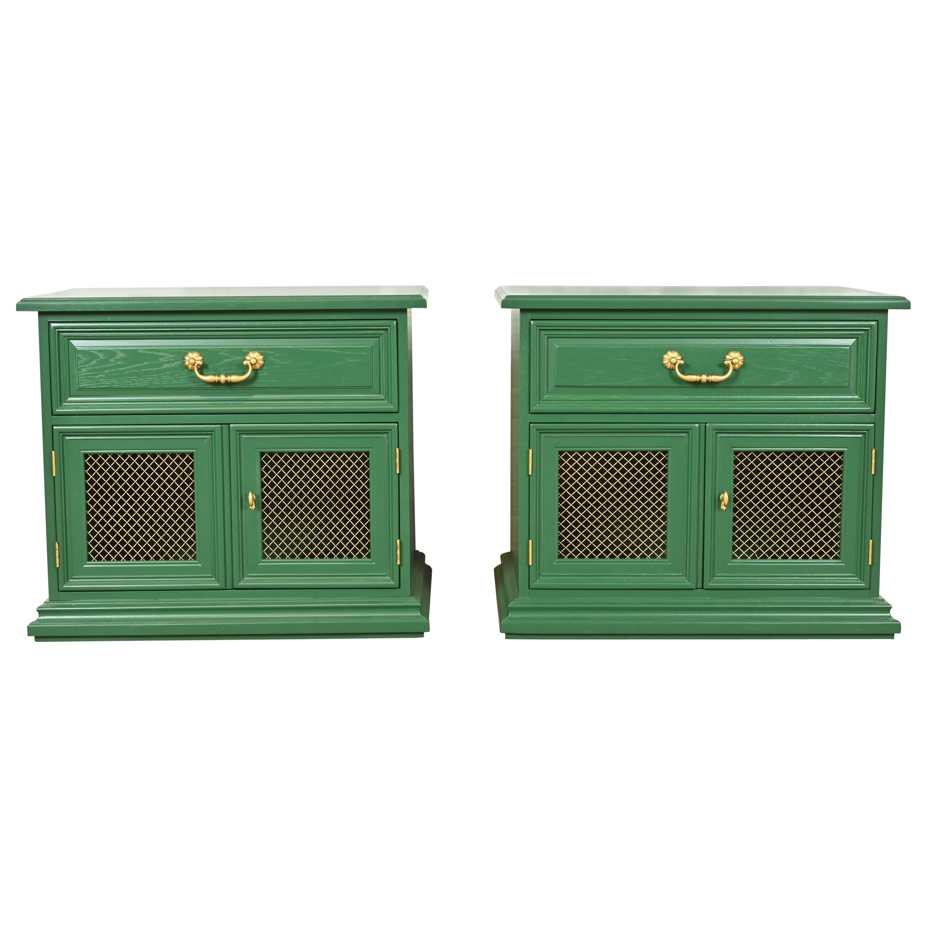 Comodini Henredon French Regency Louis XVI laccati in verde, appena rifiniti