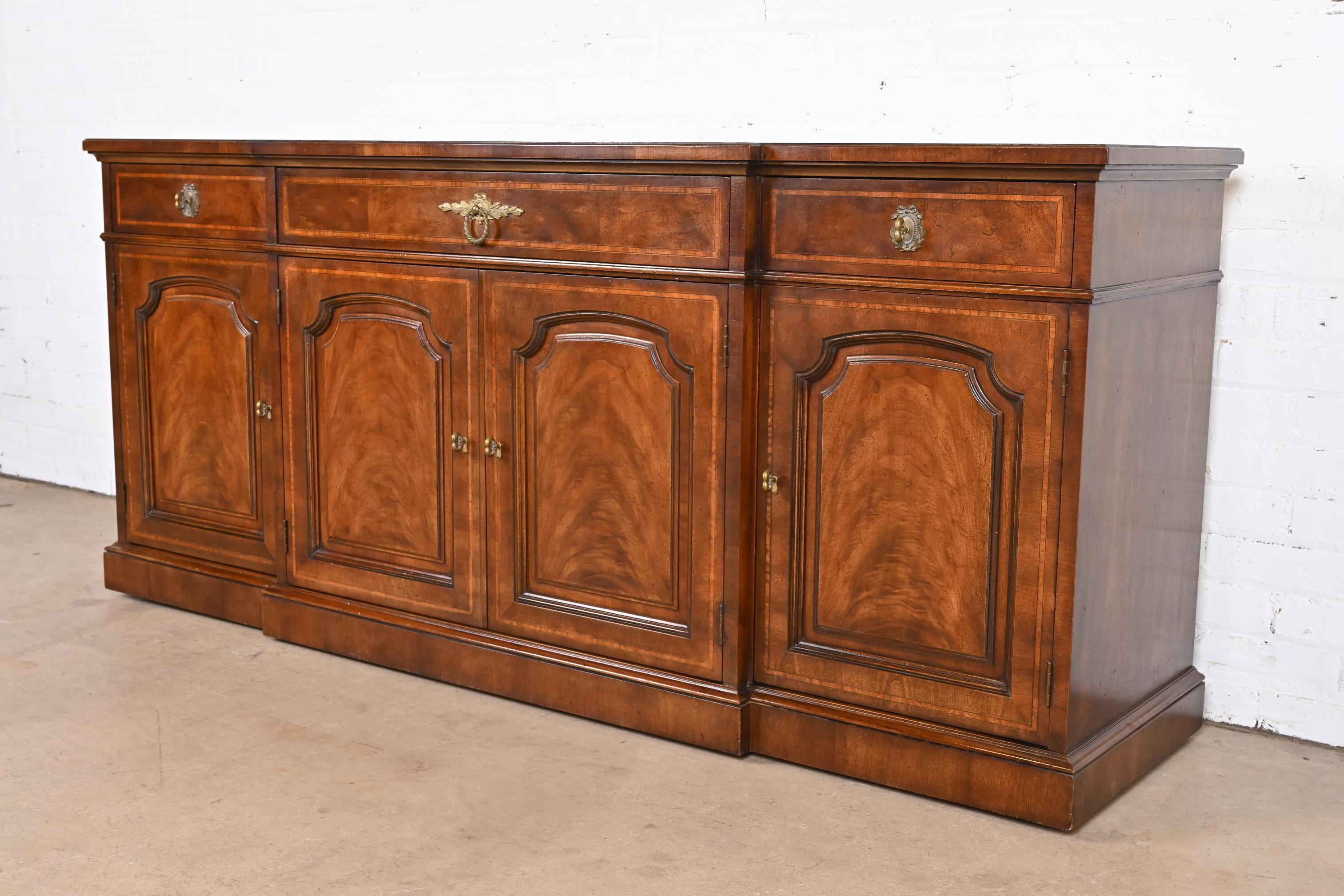 Henredon French Regency Louis XVI Inlaid Mahogany Sideboard or Bar Cabinet In Good Condition In South Bend, IN