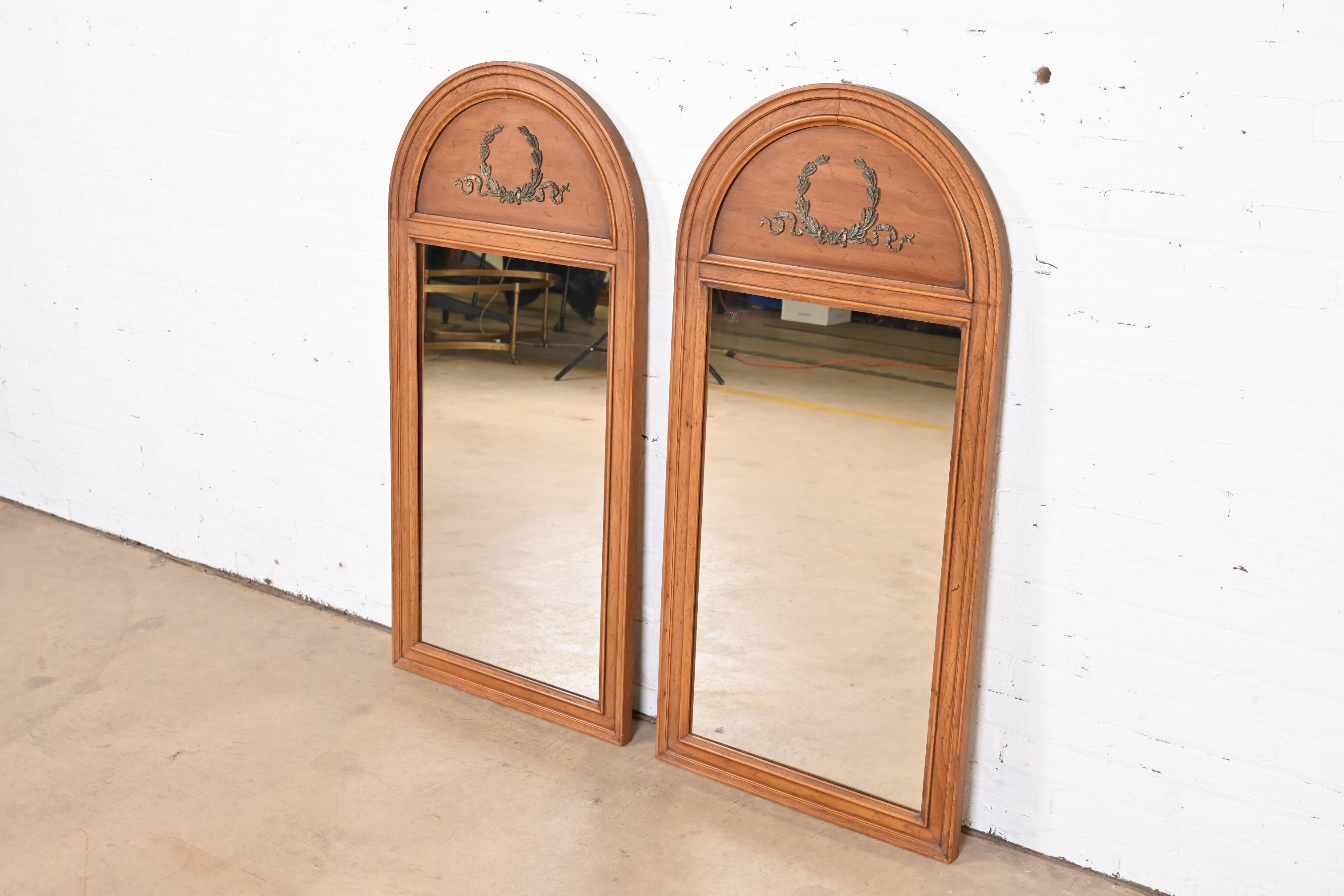Henredon French Regency Louis XVI Walnut and Brass Arched Wall Mirrors, Pair In Good Condition For Sale In South Bend, IN