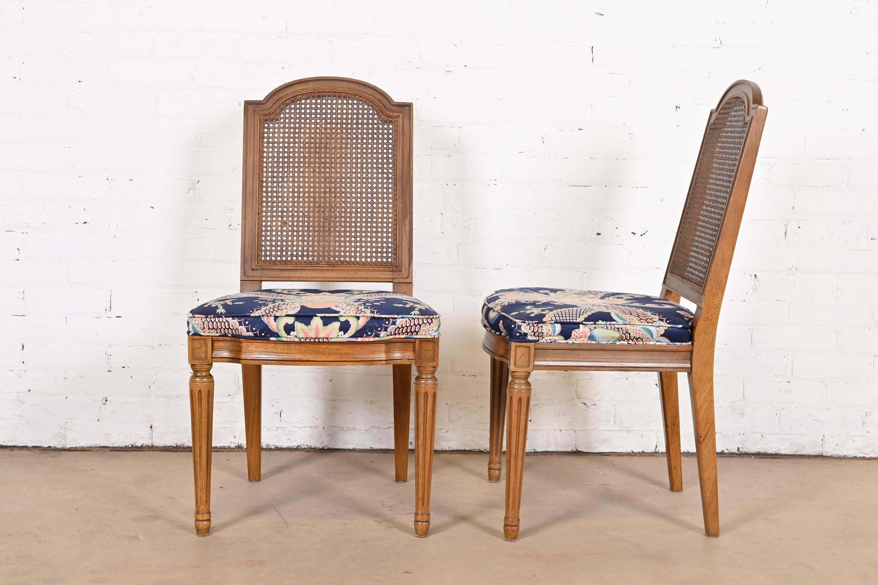 Henredon French Regency Louis XVI Walnut Cane Back Dining Chairs, Set of Four For Sale 3