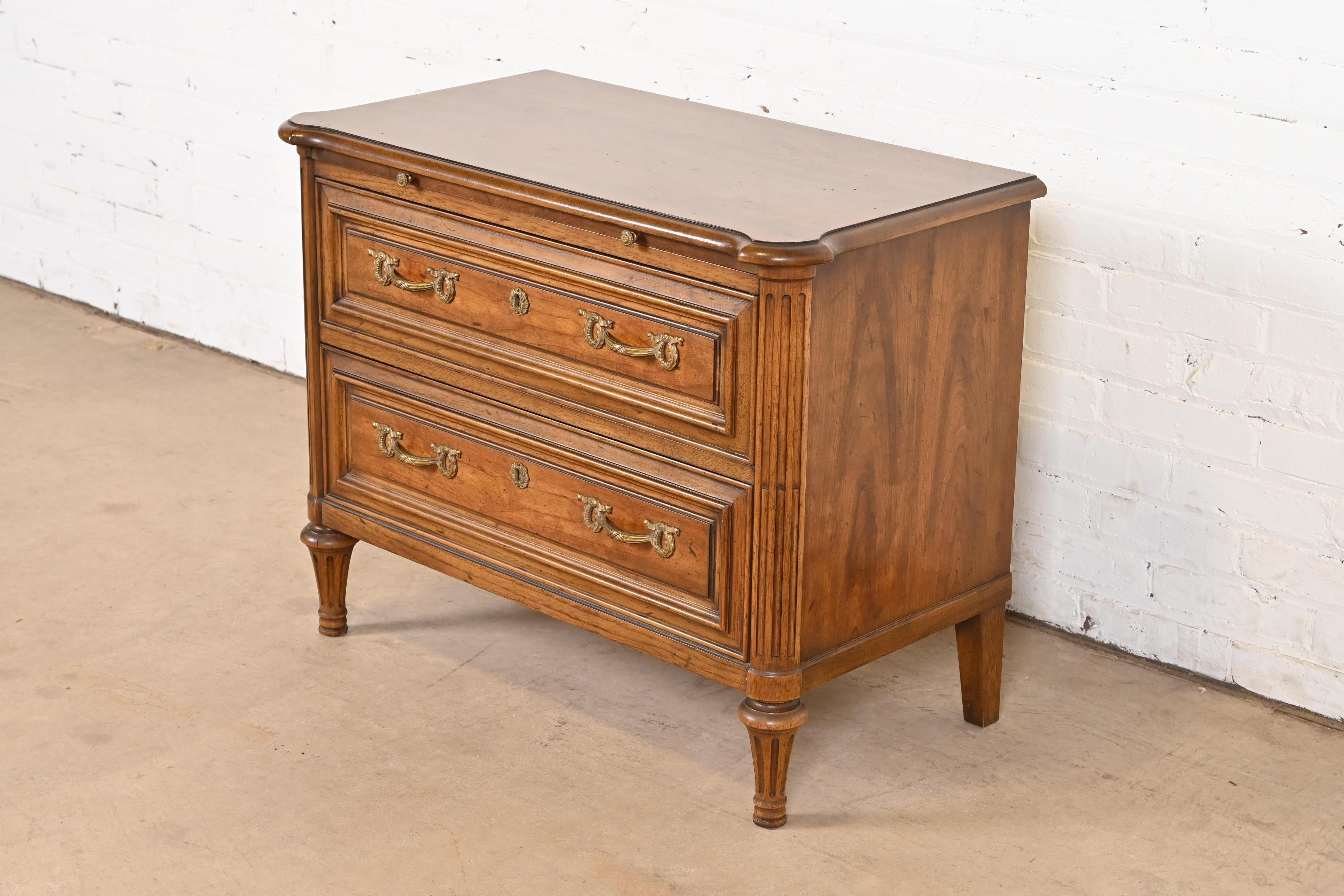 Henredon French Regency Louis XVI Walnut Chest of Drawers or Nightstand, 1960s In Good Condition In South Bend, IN