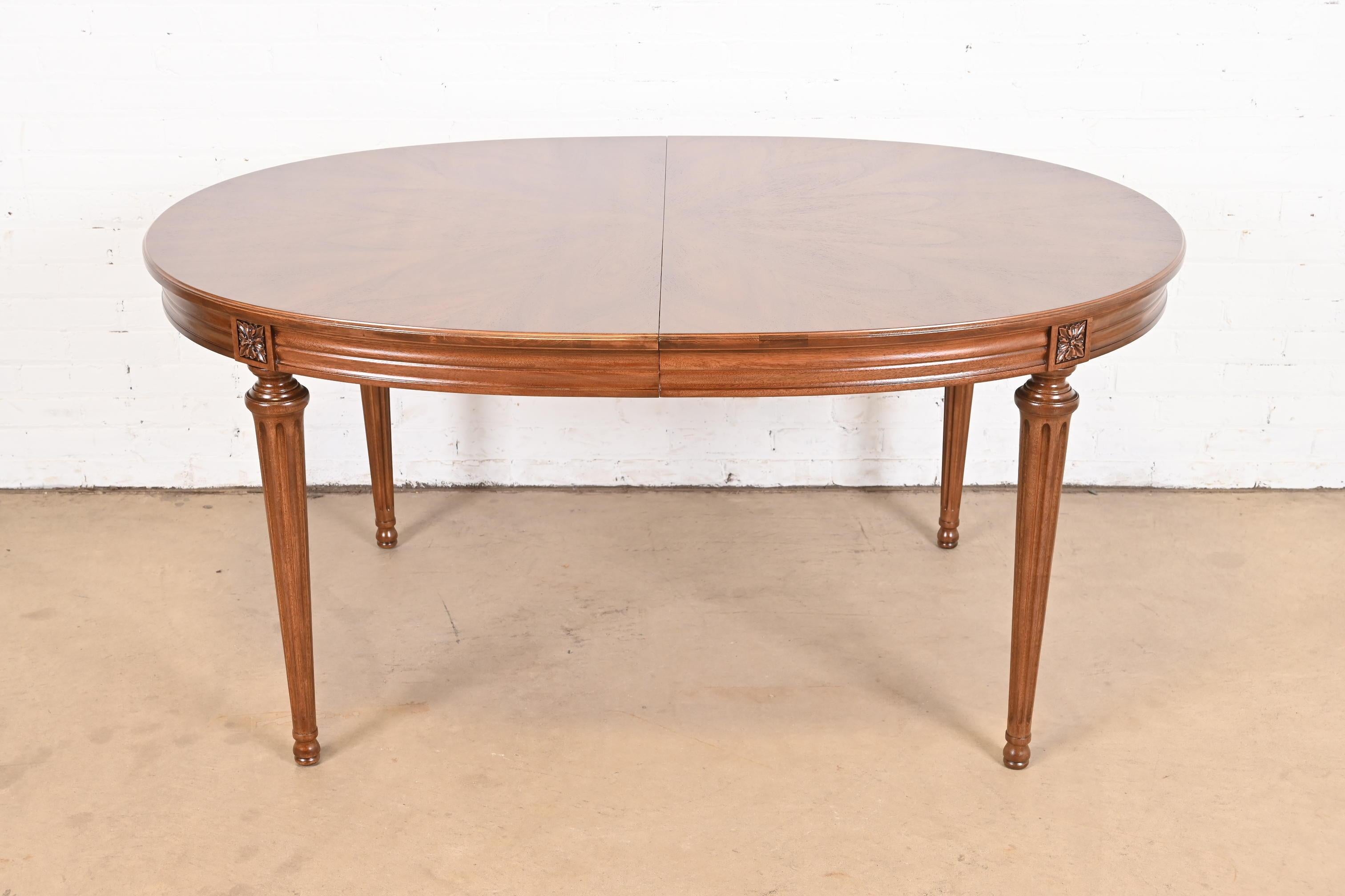 Henredon French Regency Louis XVI Walnut Dining Table, Newly Refinished For Sale 5