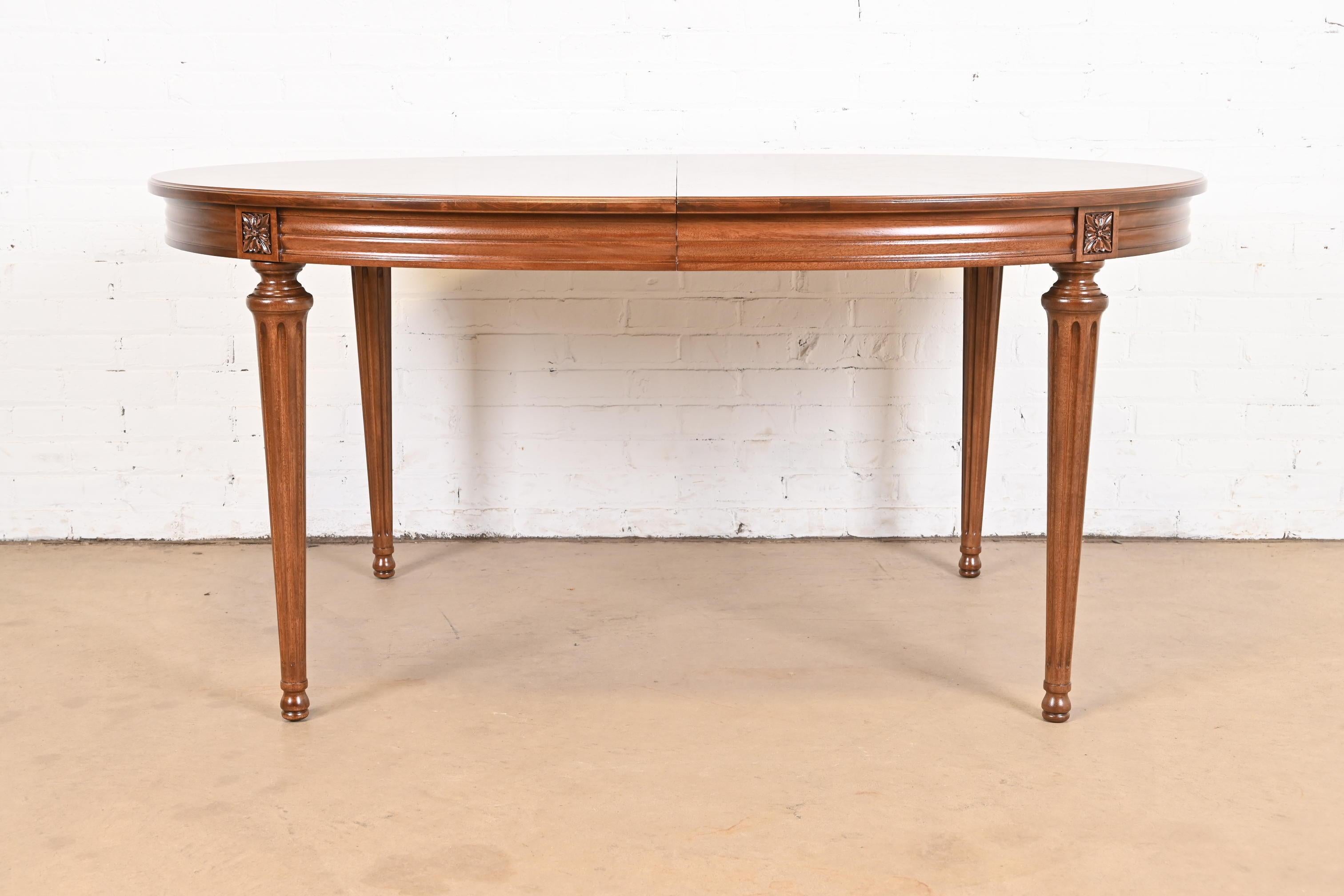 Henredon French Regency Louis XVI Walnut Dining Table, Newly Refinished For Sale 6