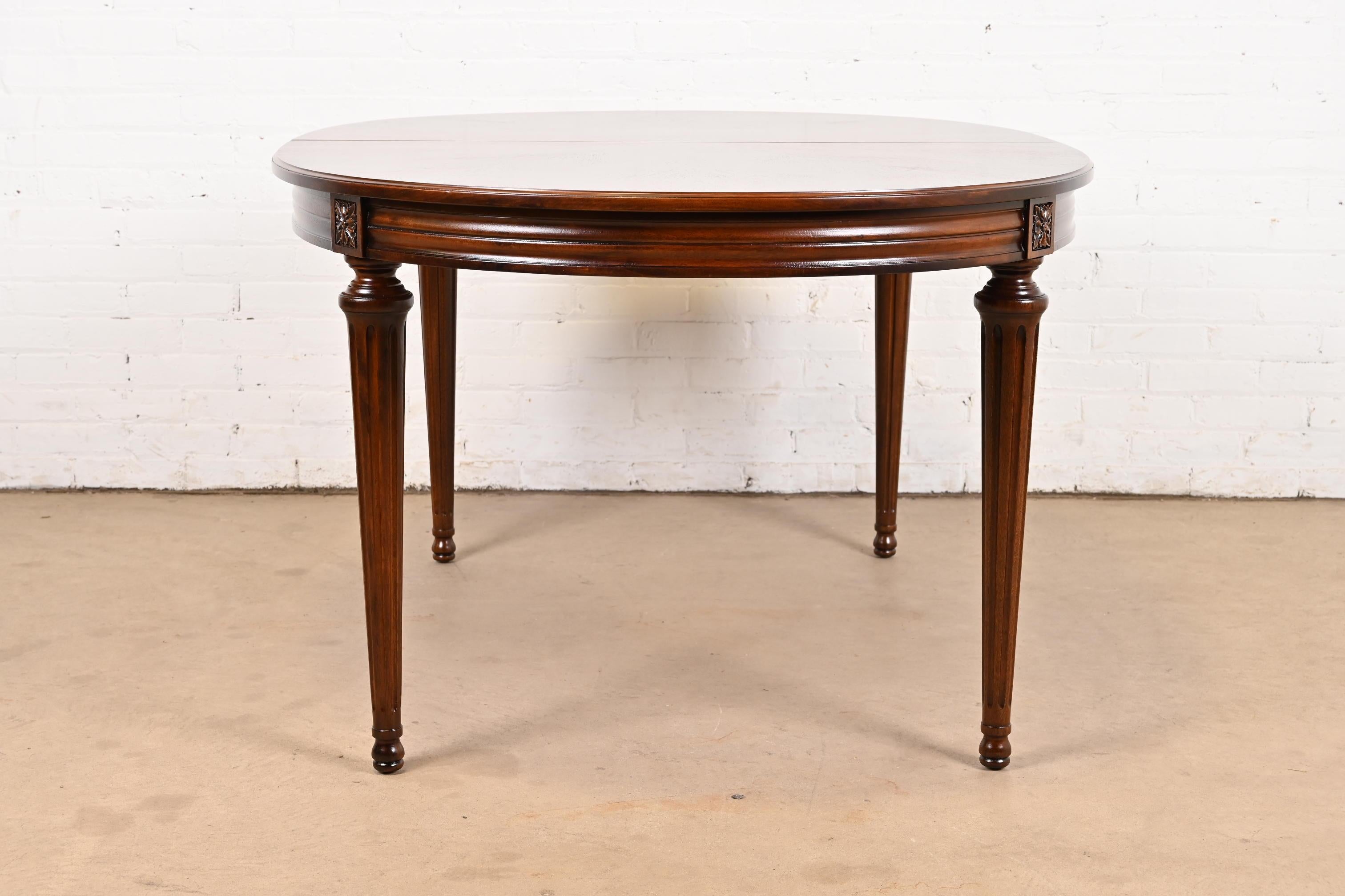 Henredon French Regency Louis XVI Walnut Extension Dining Table, Refinished For Sale 6
