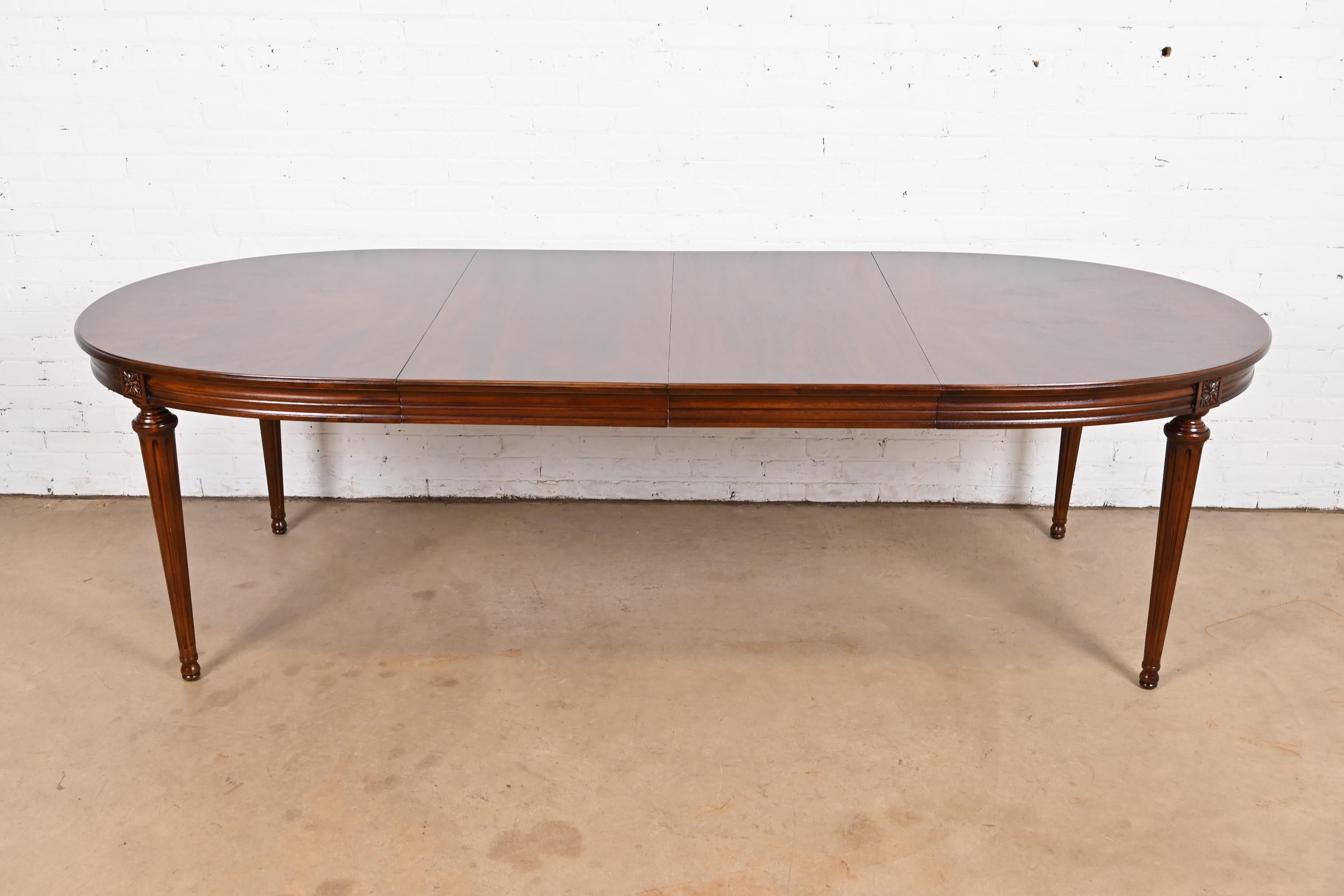 Mid-20th Century Henredon French Regency Louis XVI Walnut Extension Dining Table, Refinished For Sale