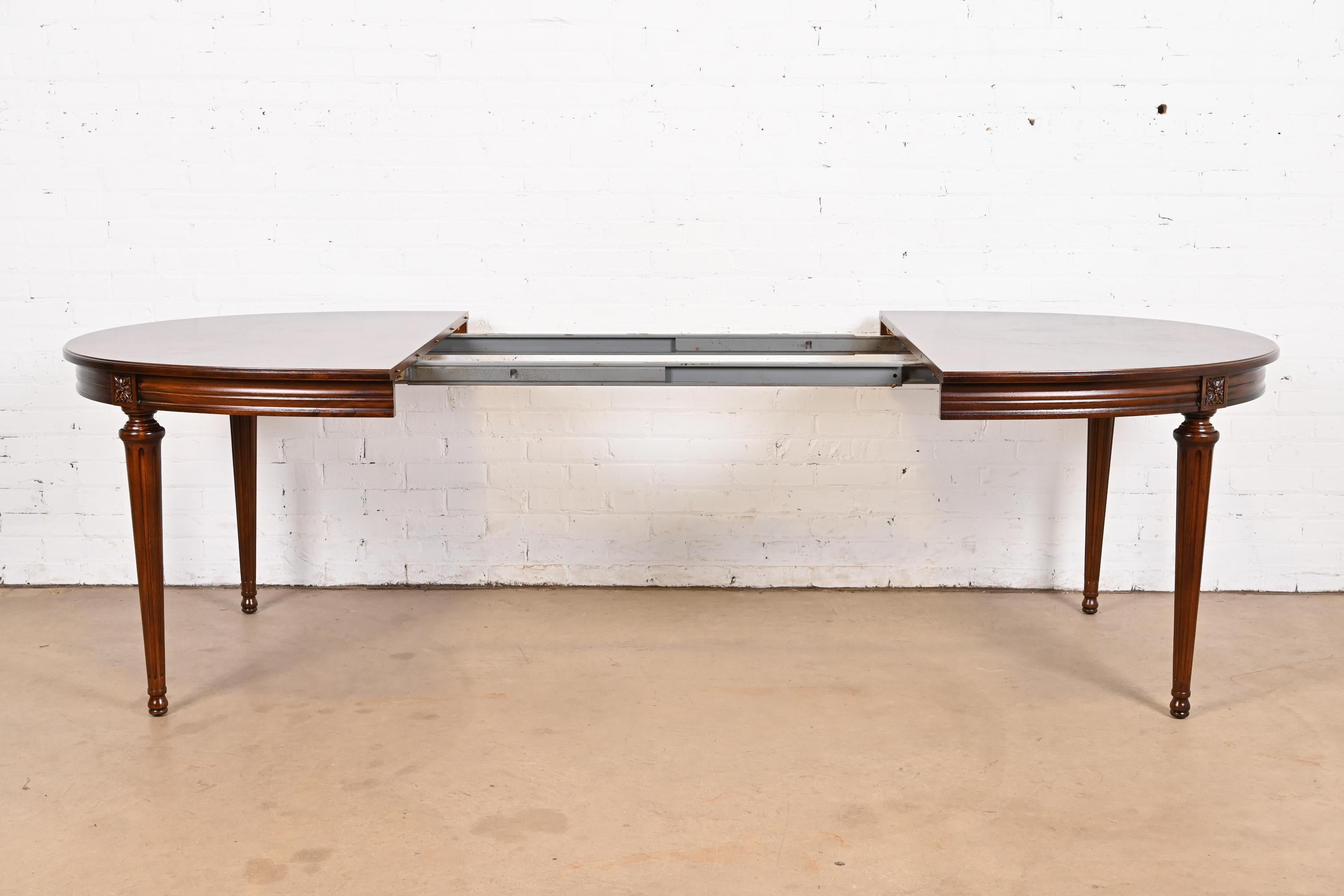 Henredon French Regency Louis XVI Walnut Extension Dining Table, Refinished For Sale 2