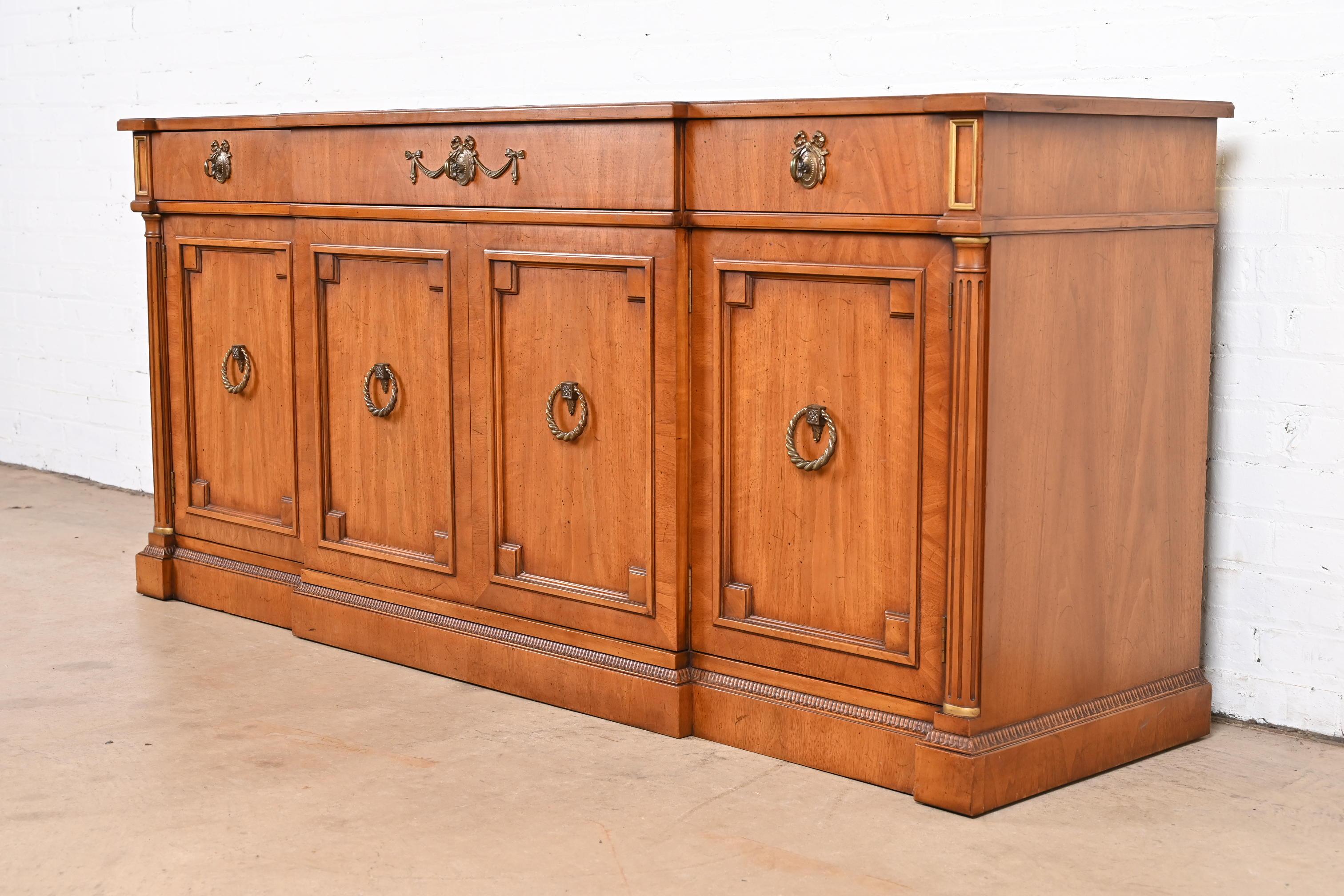 Henredon French Regency Louis XVI Walnut Sideboard Credenza or Bar Cabinet In Good Condition For Sale In South Bend, IN