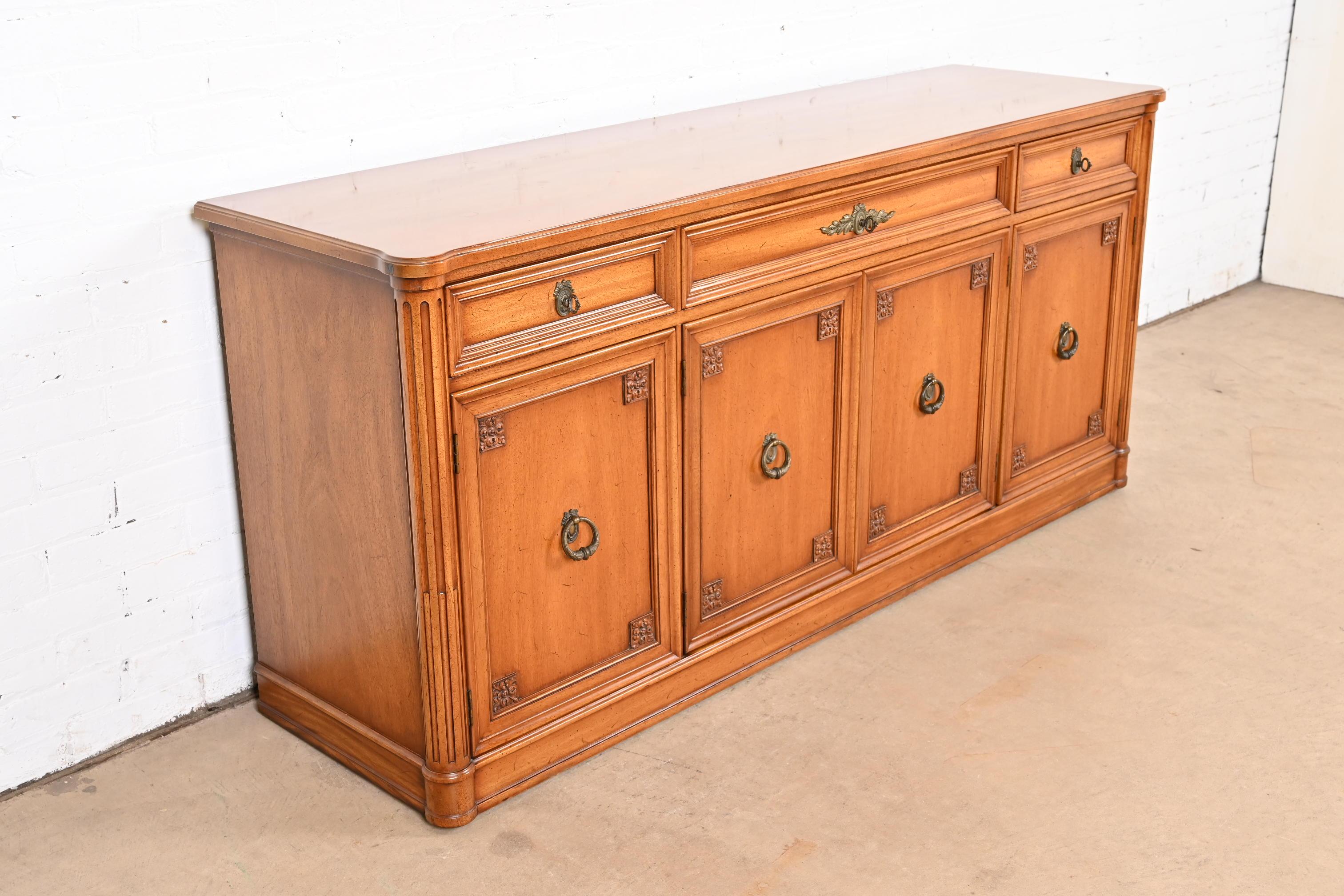 Henredon French Regency Louis XVI Walnut Sideboard Credenza or Bar Cabinet In Good Condition In South Bend, IN