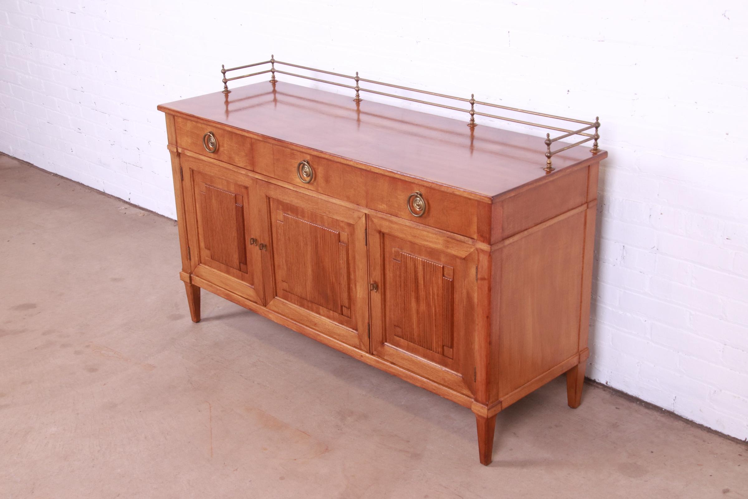 Henredon French Regency Louis XVI Walnut Sideboard or Bar Cabinet, Circa 1960s In Good Condition In South Bend, IN