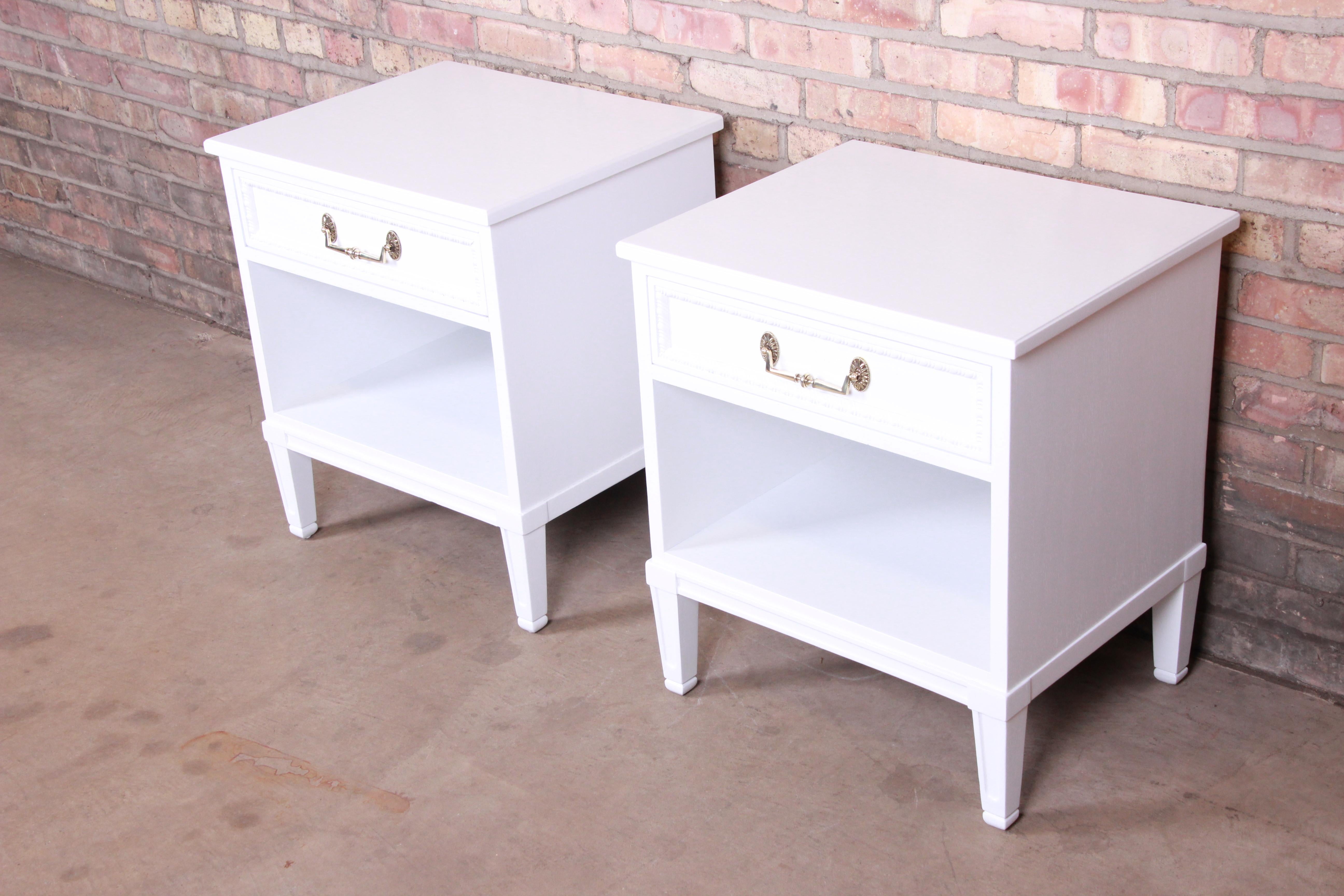 Henredon French Regency Louis XVI White Lacquered Nightstands, Newly Refinished In Good Condition In South Bend, IN