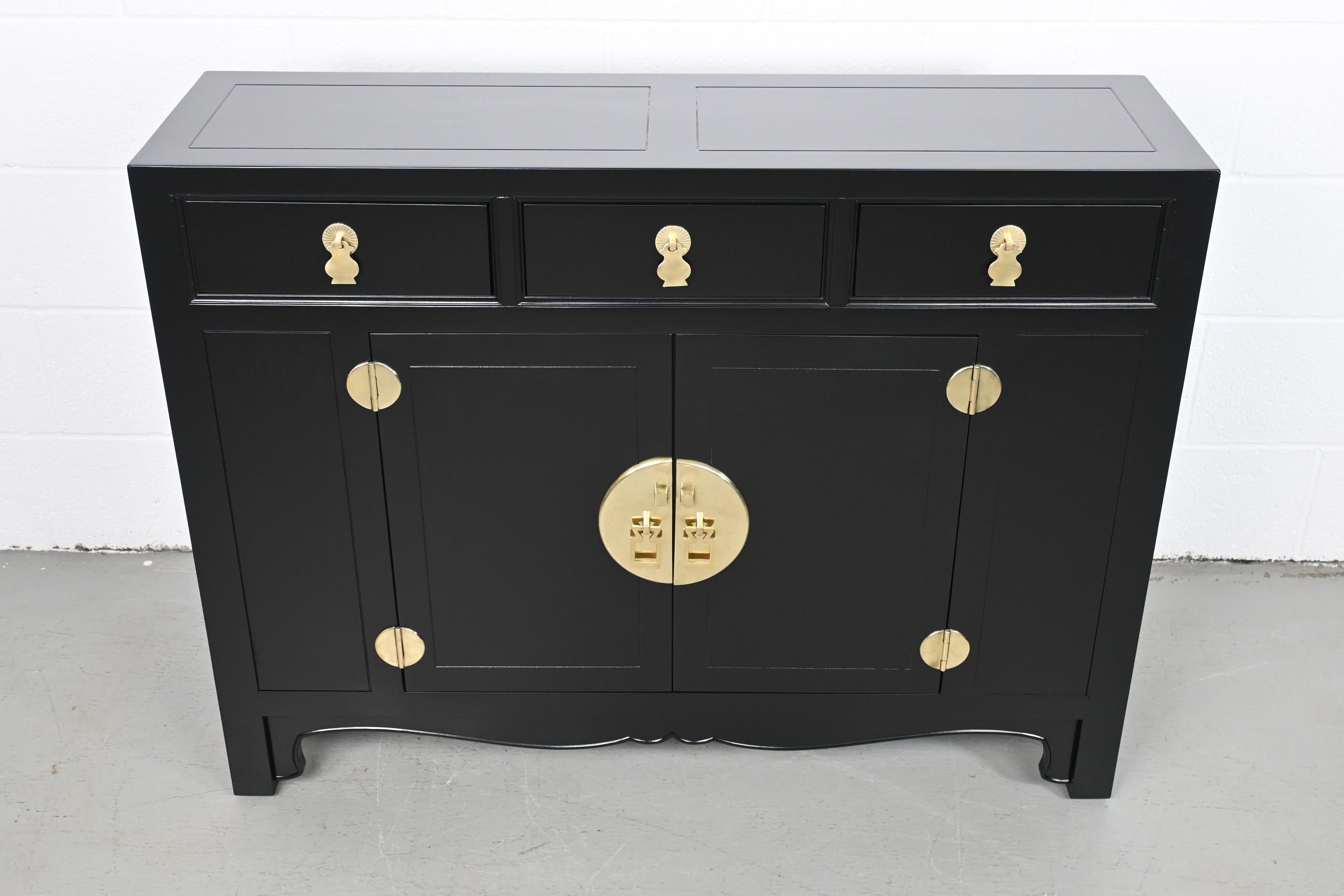 Henredon Furniture Asian Inspired Petite Sideboard In Excellent Condition In Morgan, UT