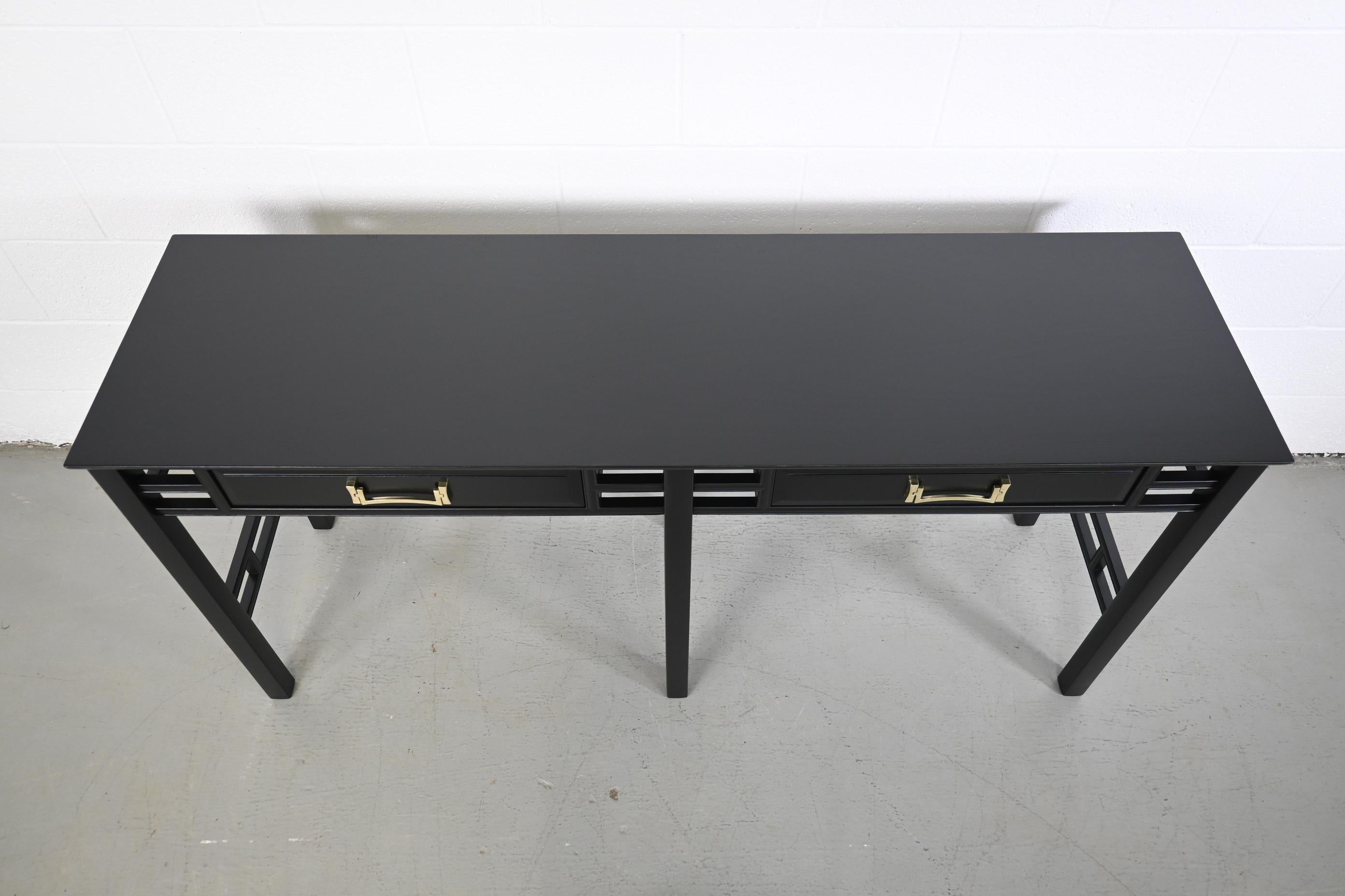 Henredon Furniture Black Lacquered Console Table In Excellent Condition In Morgan, UT
