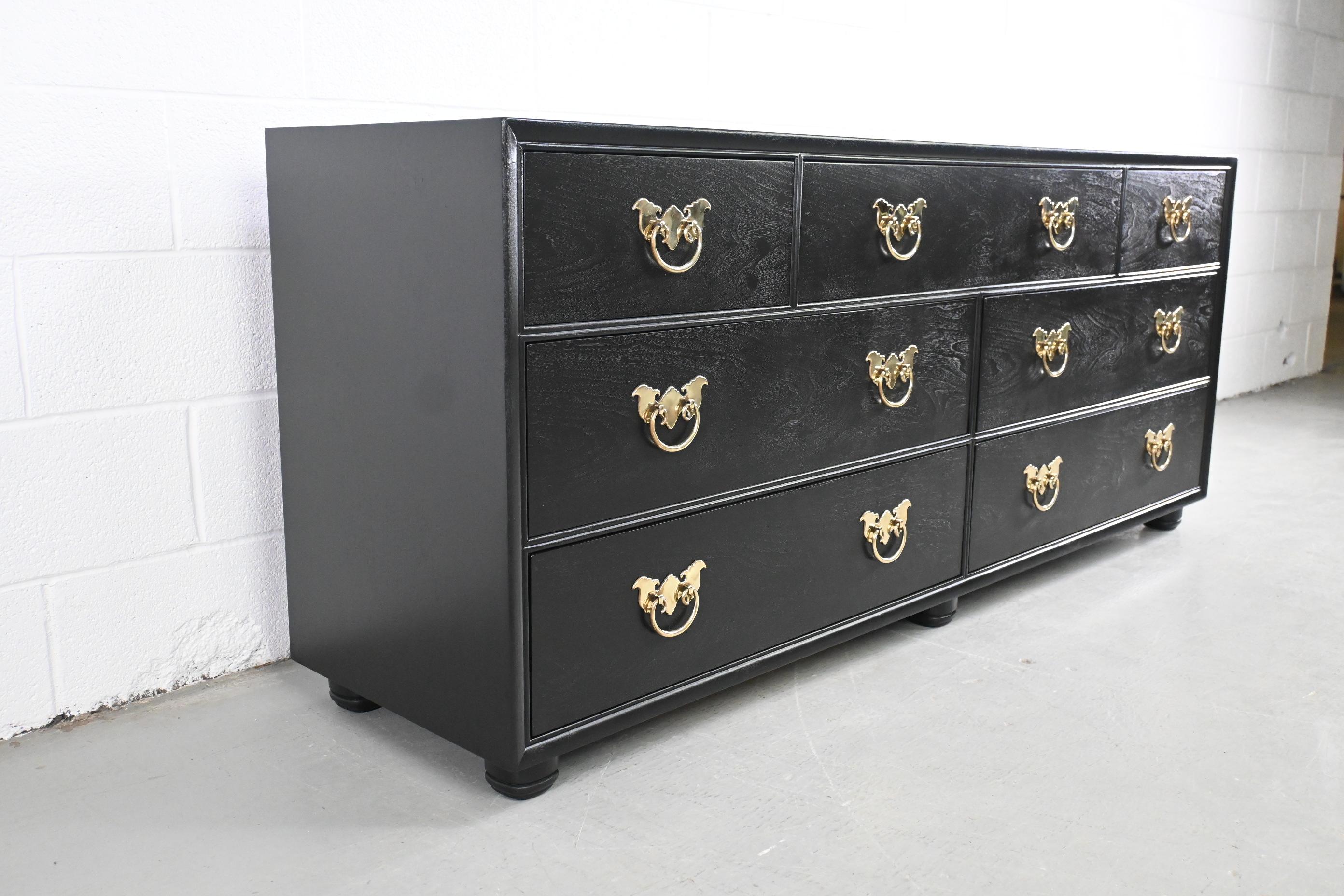 Henredon Furniture Chinese Chippendale Black Lacquered Seven Drawer Dresser

Henredon Furniture, USA, 1970s

72 Wide x 19 Deep x 30 High.

Asian-inspired black lacquered seven drawer dresser with purposefully distressed black lacquered finish