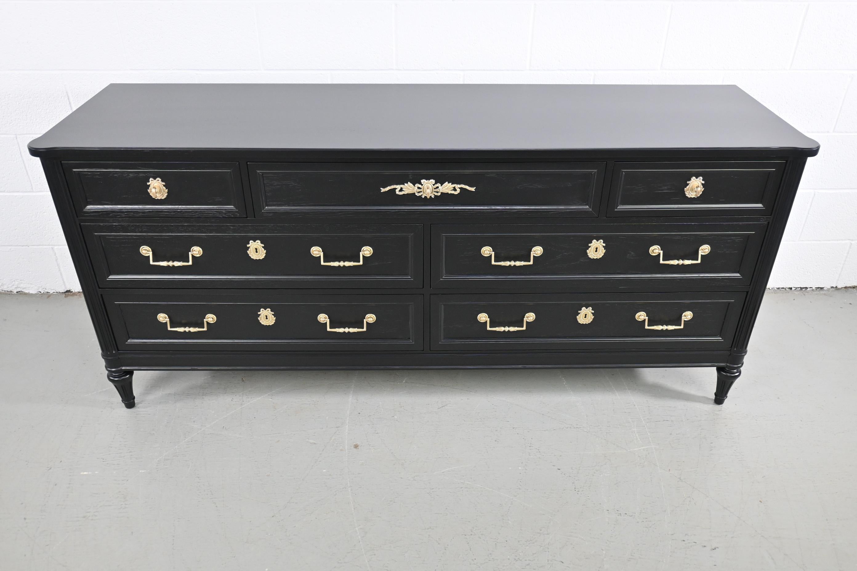 Henredon Furniture French Regency Style Black Lacquered Dresser In Excellent Condition For Sale In Morgan, UT