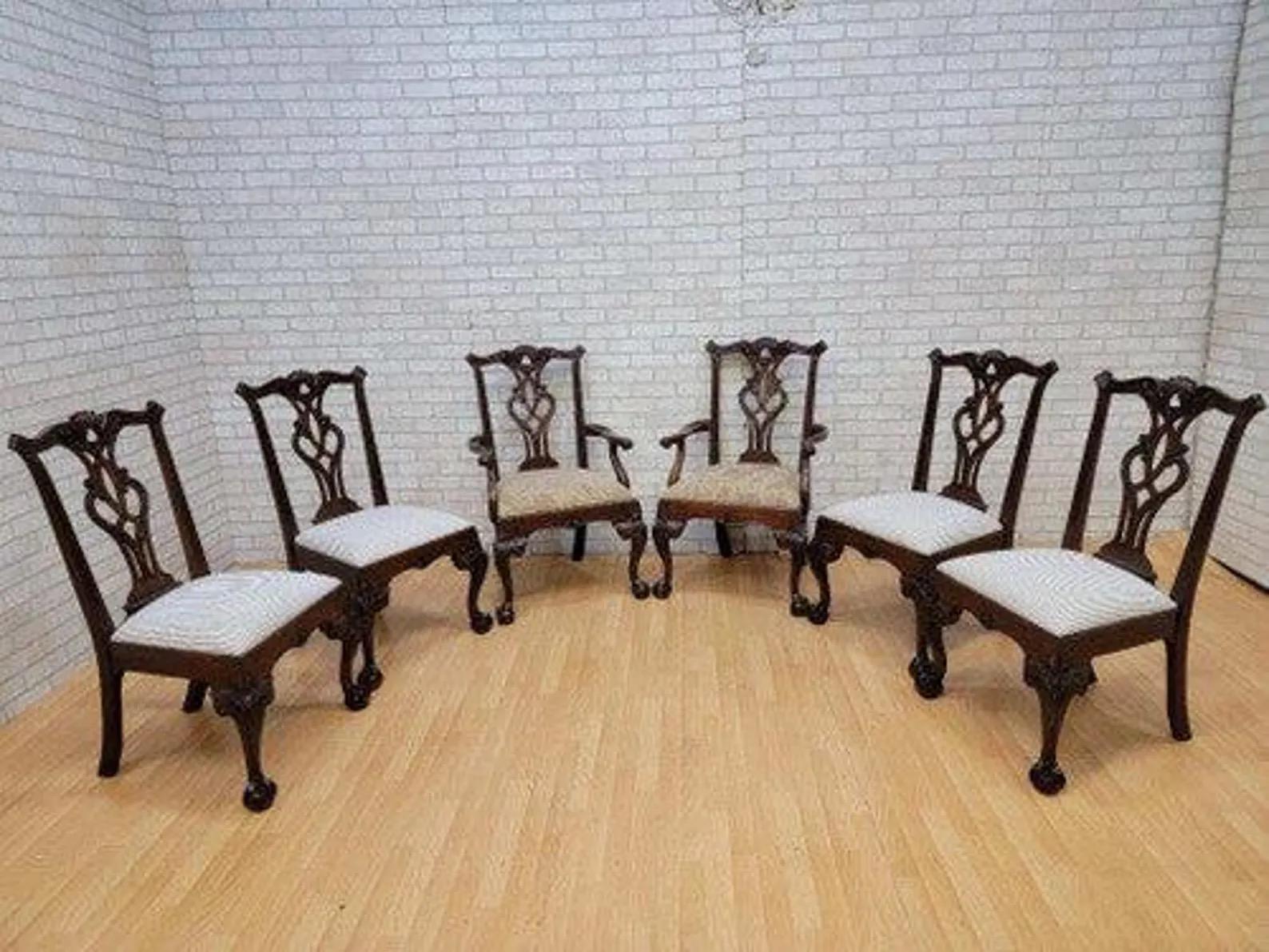 Sedie da pranzo Henredon Furniture in mogano Chippendale Ball and Claw d'epoca - Set di 6 sedie

Set di 6 sedie da pranzo finemente intagliate in mogano con artiglio a sfera in stile Chippendale della Collezione Henredon. Quattro splendide sedie