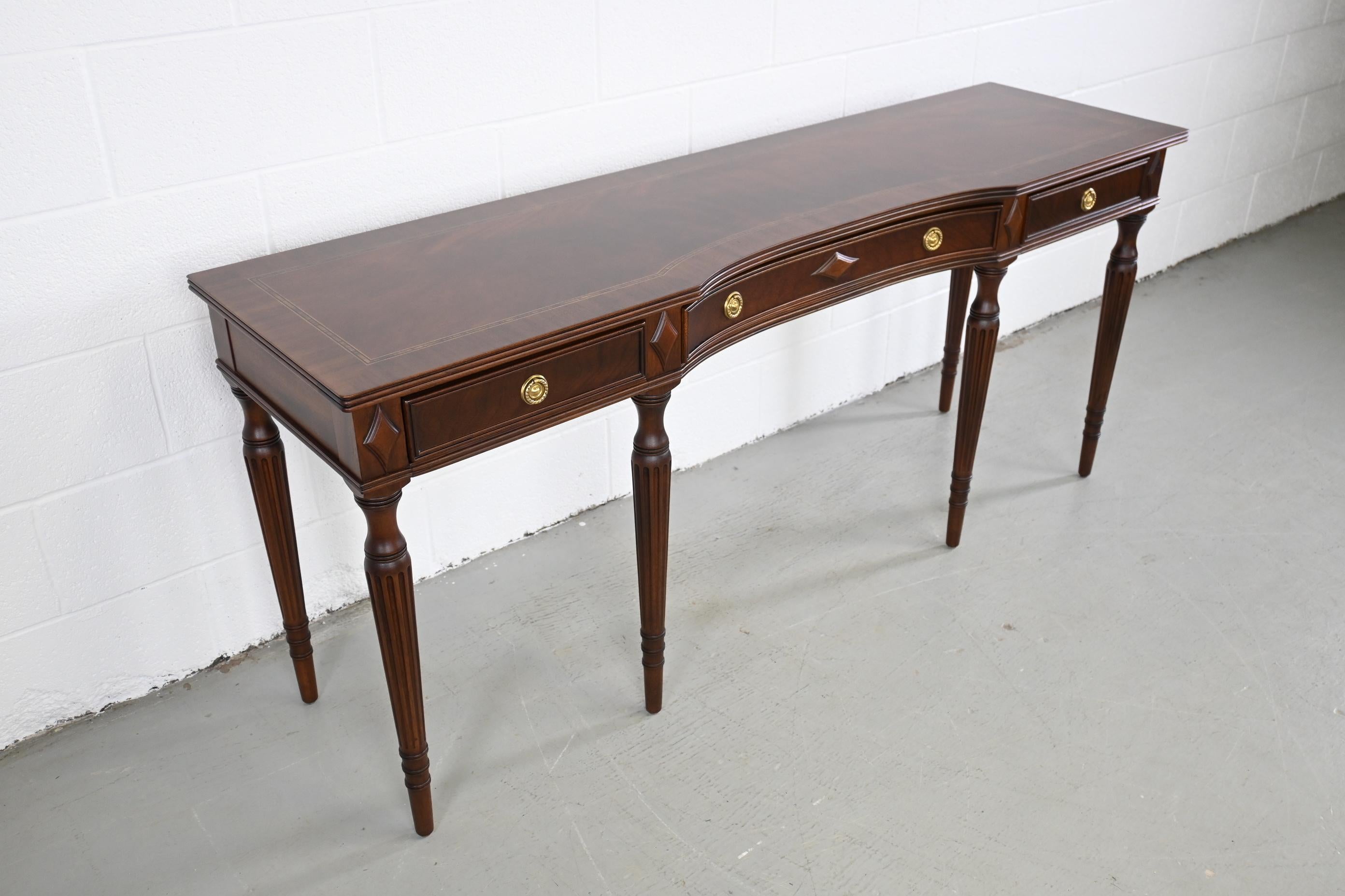 Henredon Furniture Traditional Regency Style Console Table In Excellent Condition In Morgan, UT