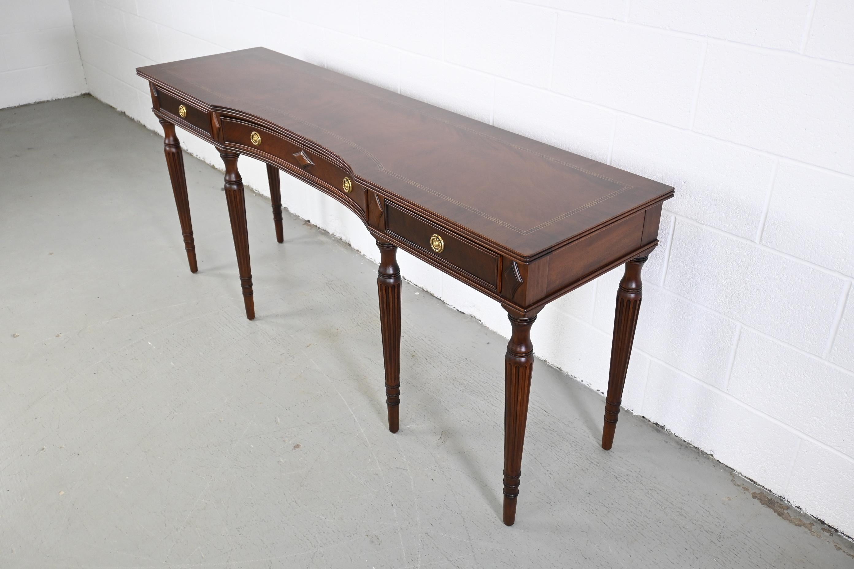 Late 20th Century Henredon Furniture Traditional Regency Style Console Table