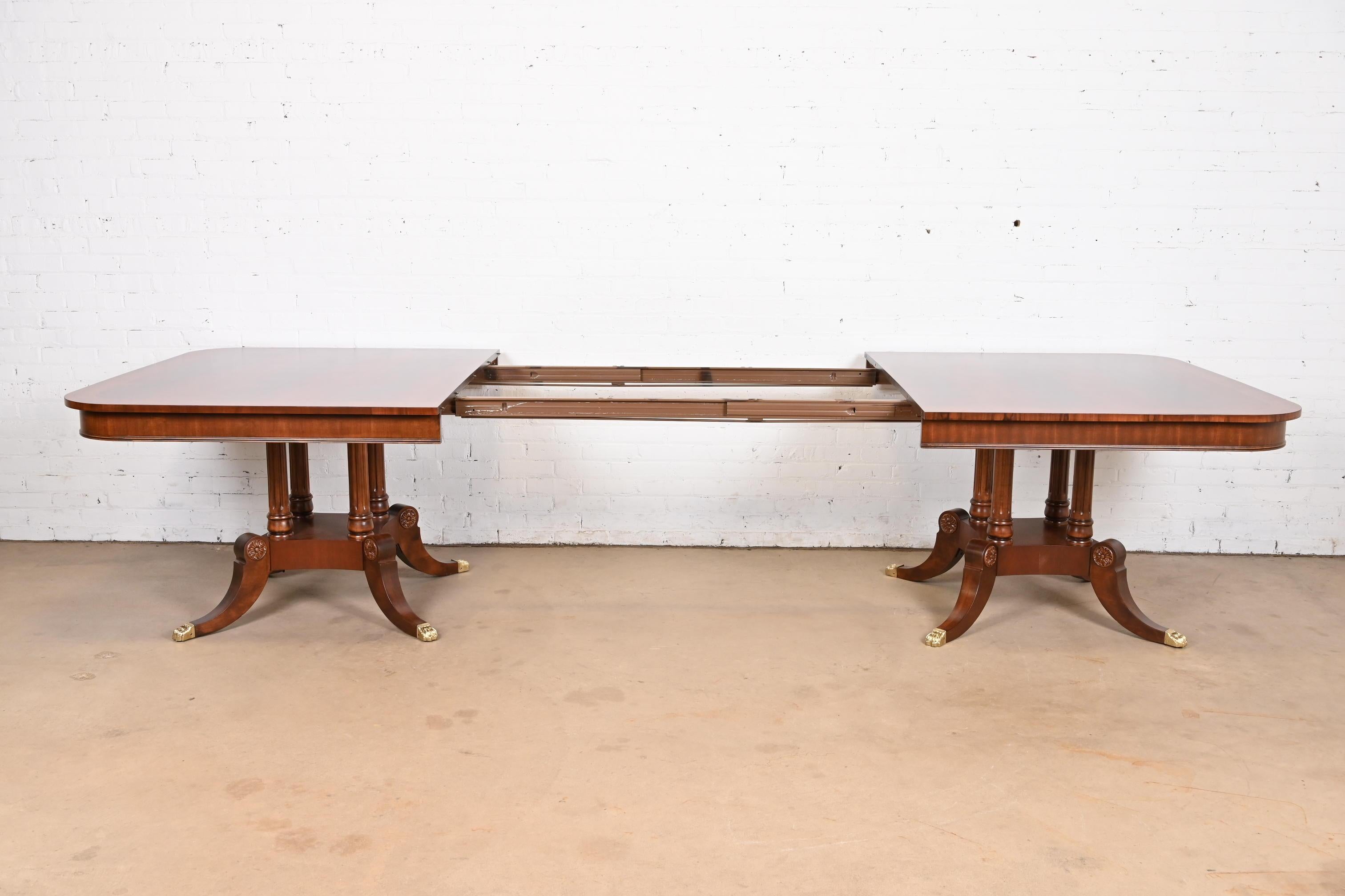 Brass Henredon Georgian Banded Flame Mahogany Double Pedestal Extension Dining Table