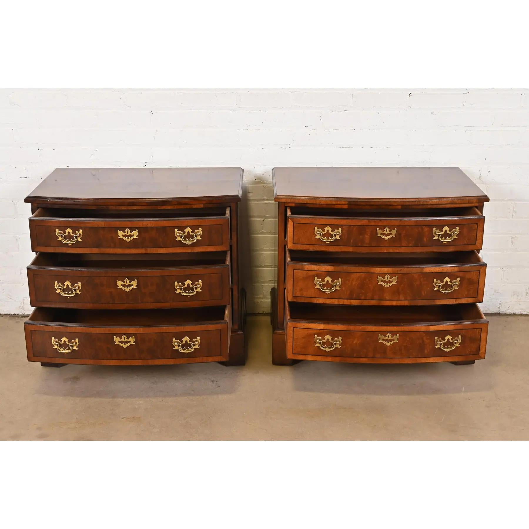 Brass Henredon Georgian Banded Mahogany and Burl Wood Bow Front Bedside Chests, Pair For Sale