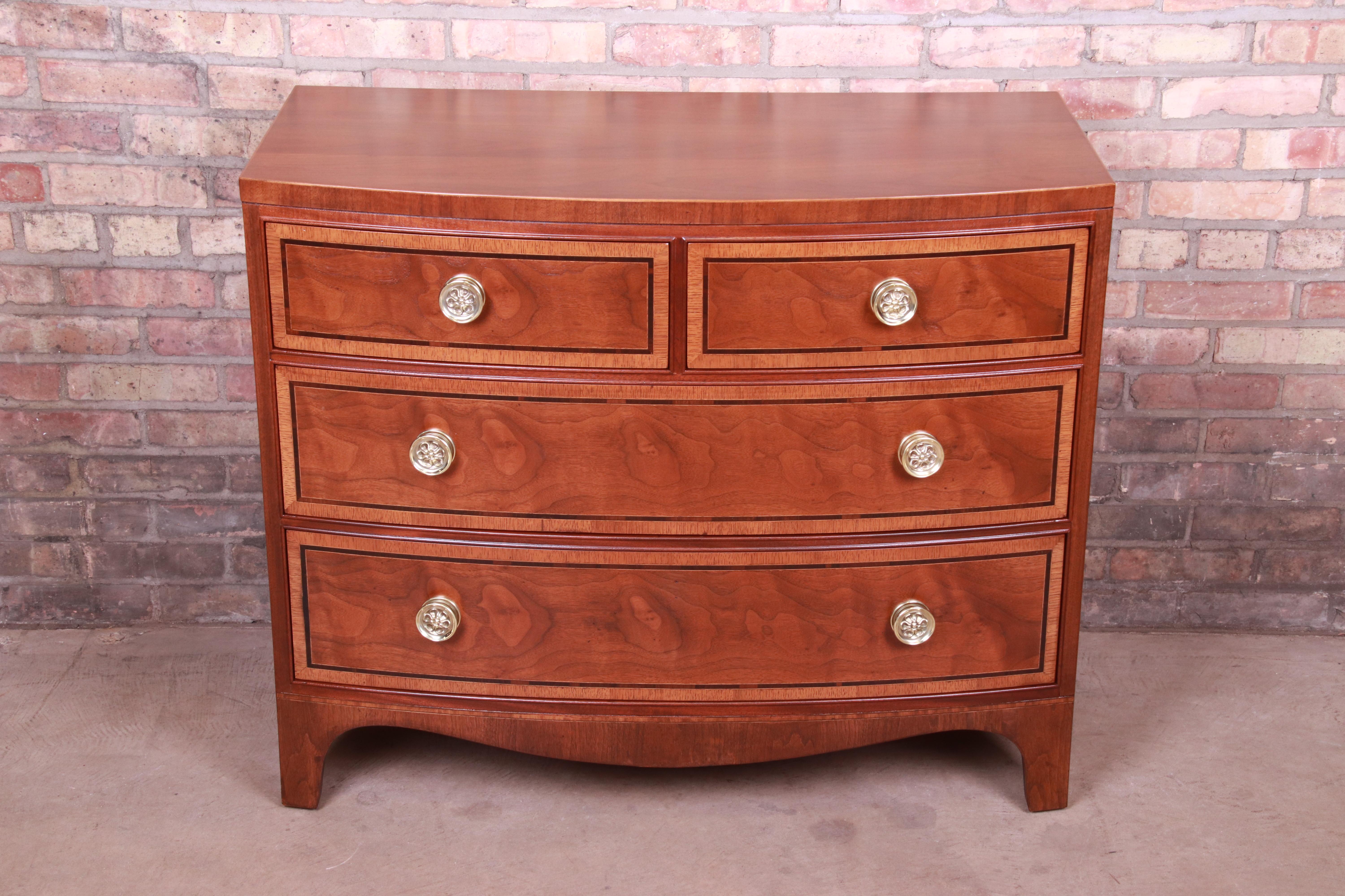 Henredon Georgian Banded Mahogany Bow Front Bachelor Chest, Newly Restored In Good Condition In South Bend, IN