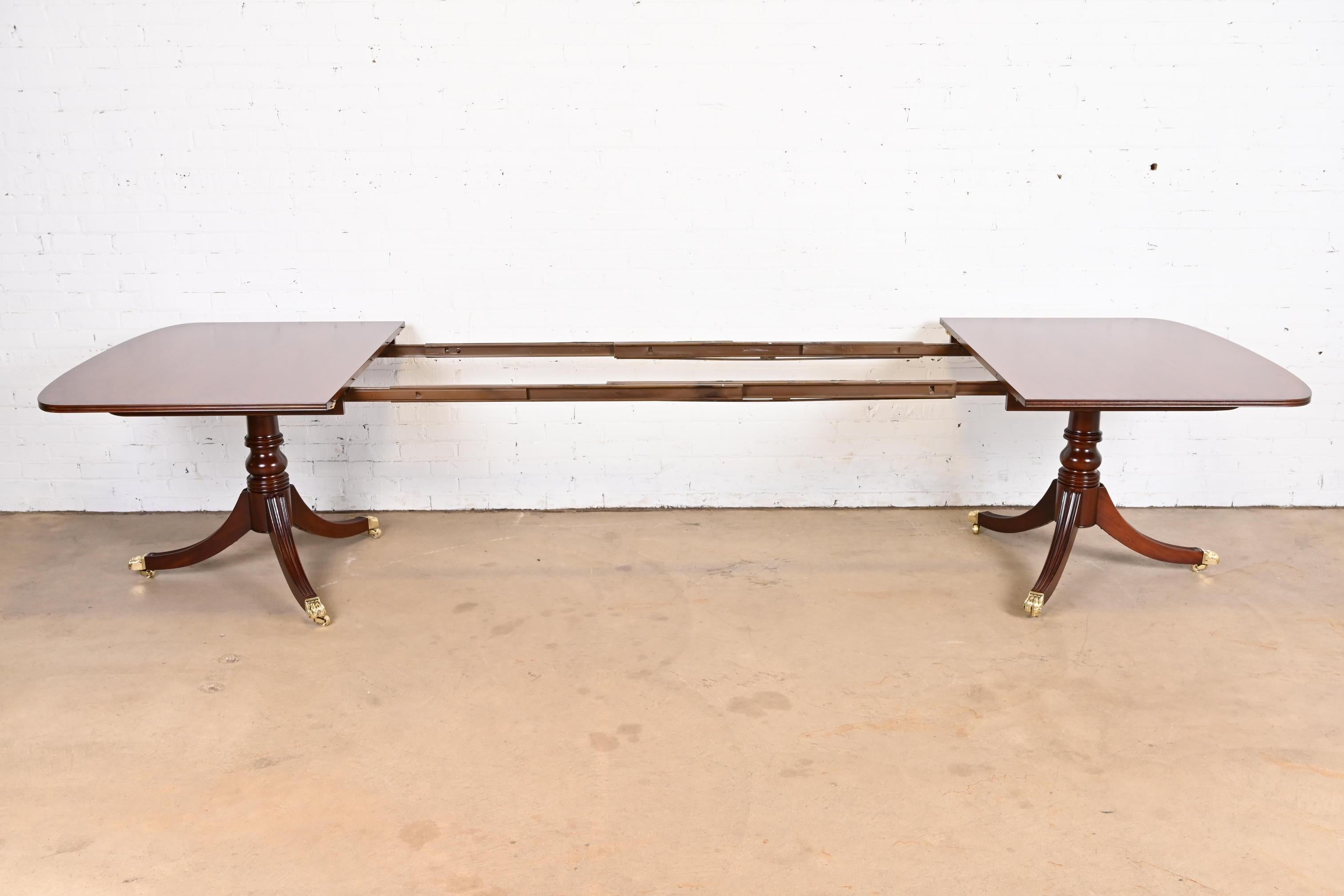 Henredon Georgian Banded Mahogany Double Pedestal Dining Table, Newly Refinished 3