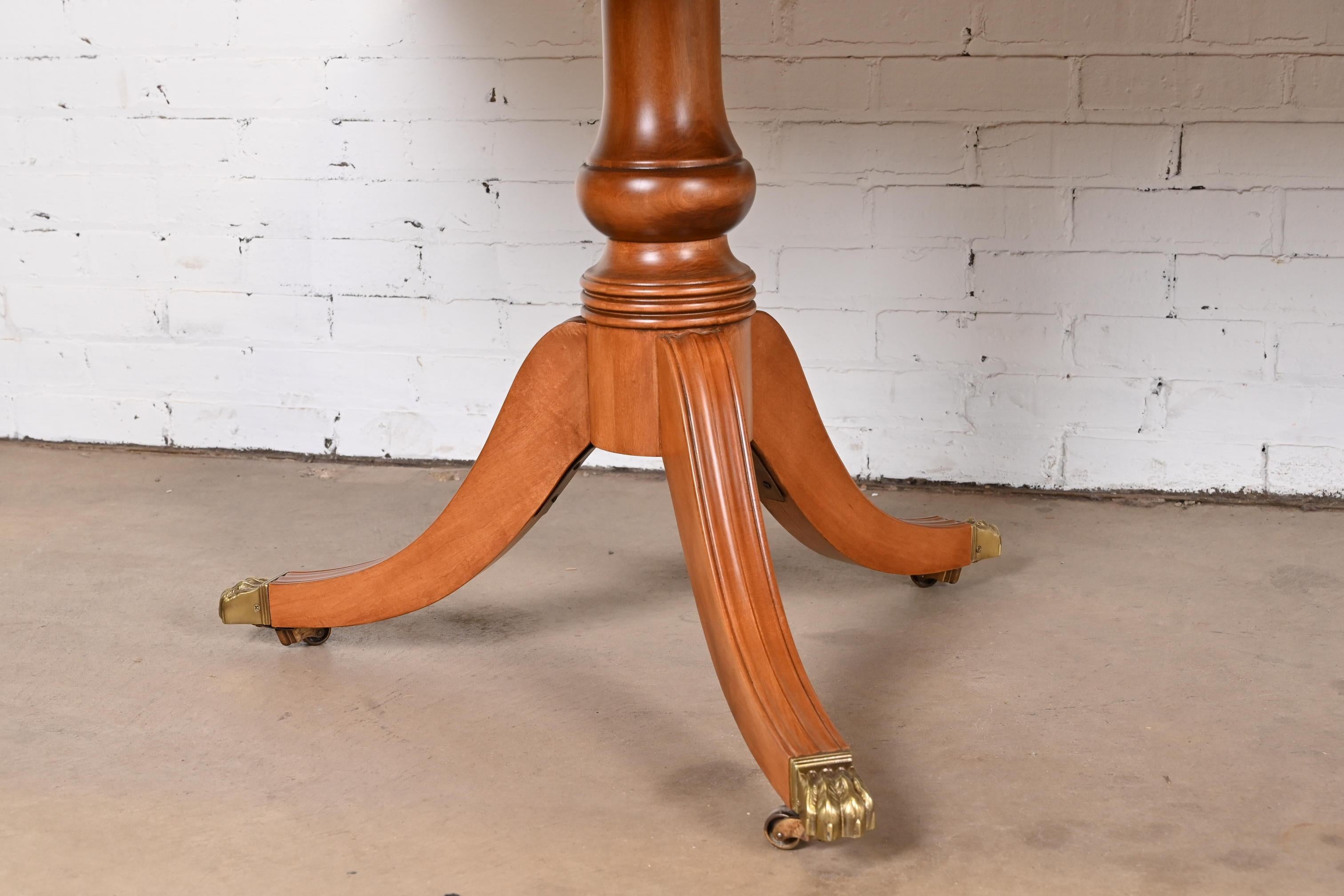 Henredon Georgian Banded Mahogany Double Pedestal Dining Table, Newly Refinished For Sale 8