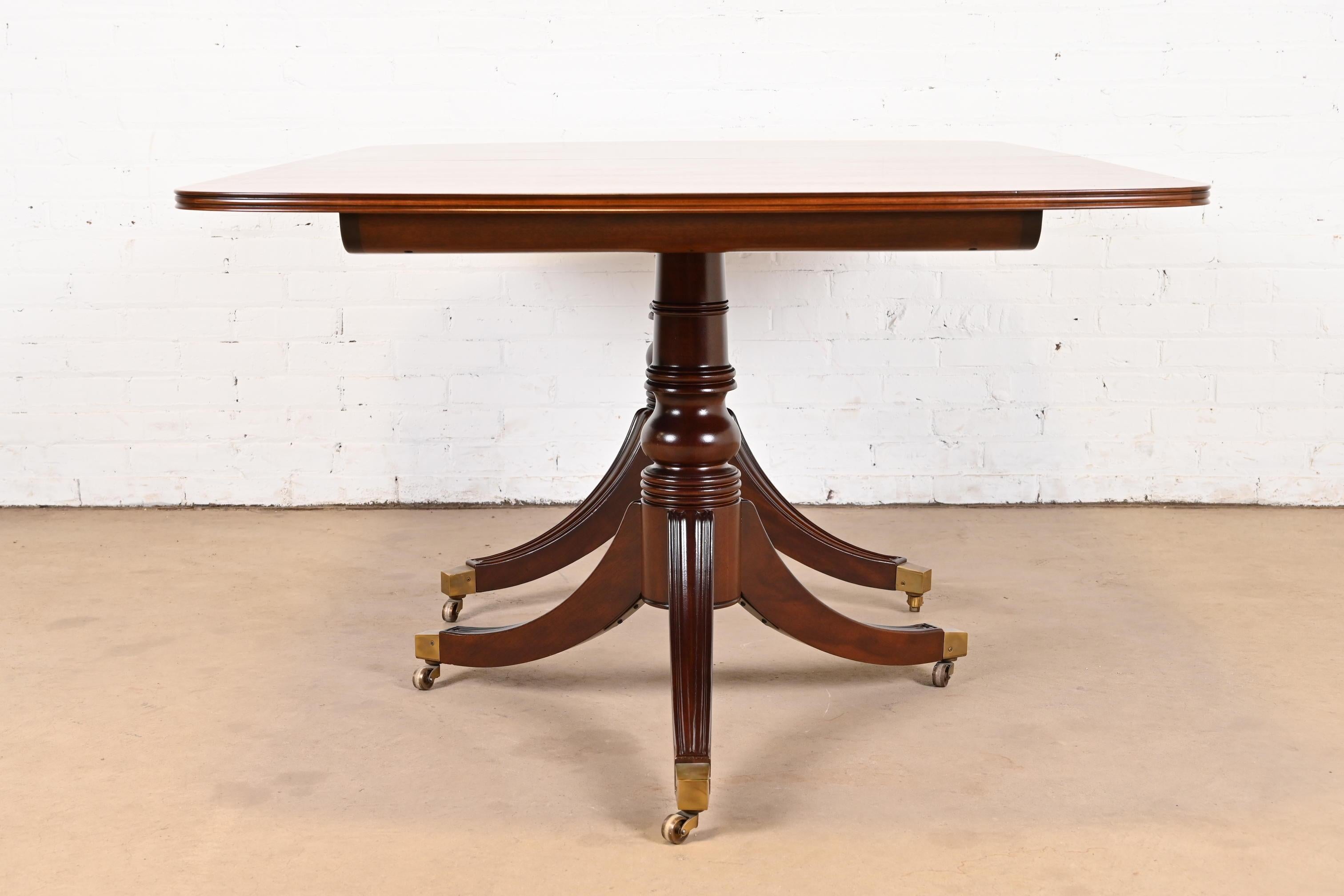 Henredon Georgian Banded Mahogany Double Pedestal Dining Table, Newly Refinished For Sale 8